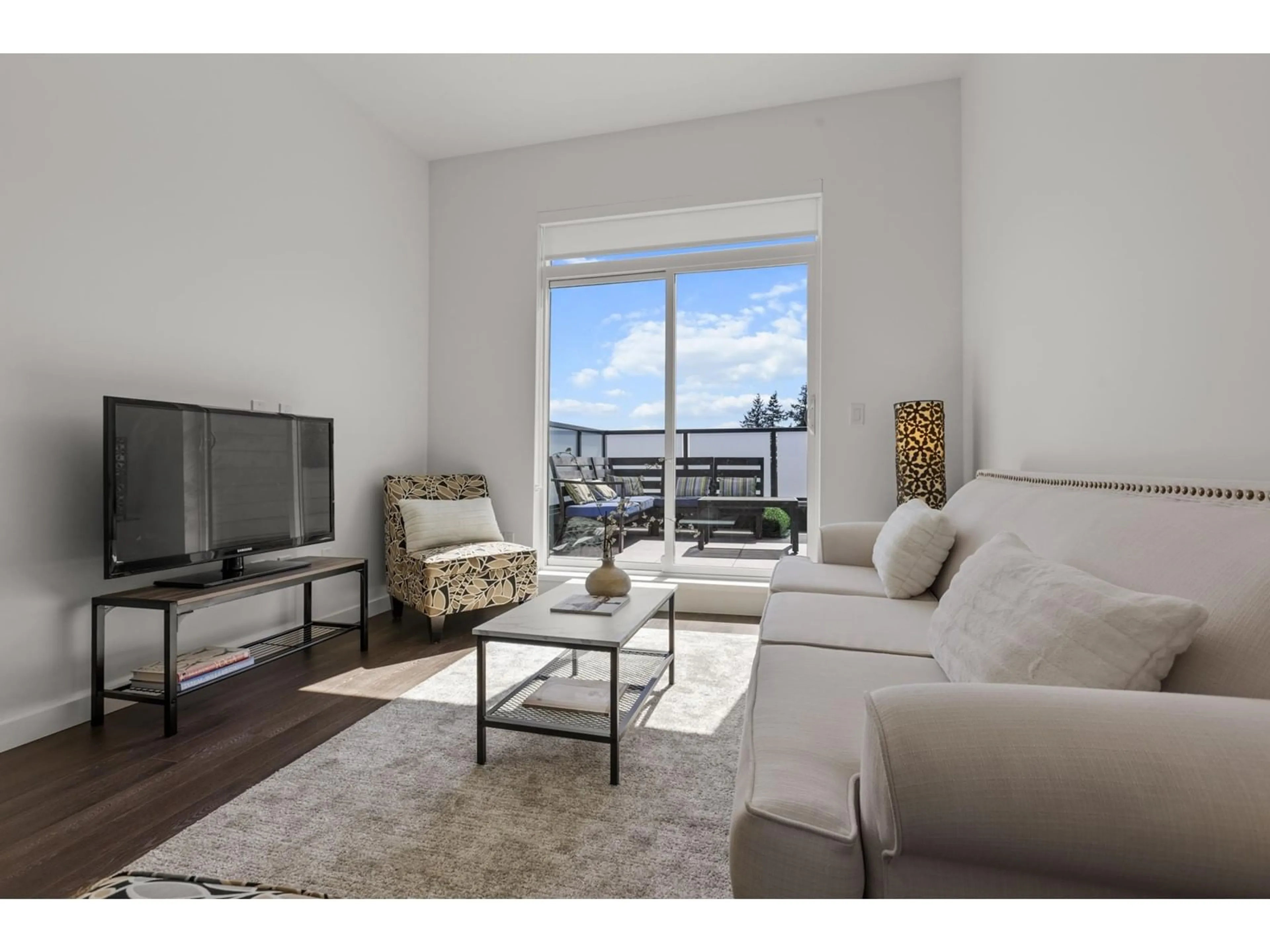 Living room with furniture, unknown for 622 - 15738 85, Surrey British Columbia V4N6Y1