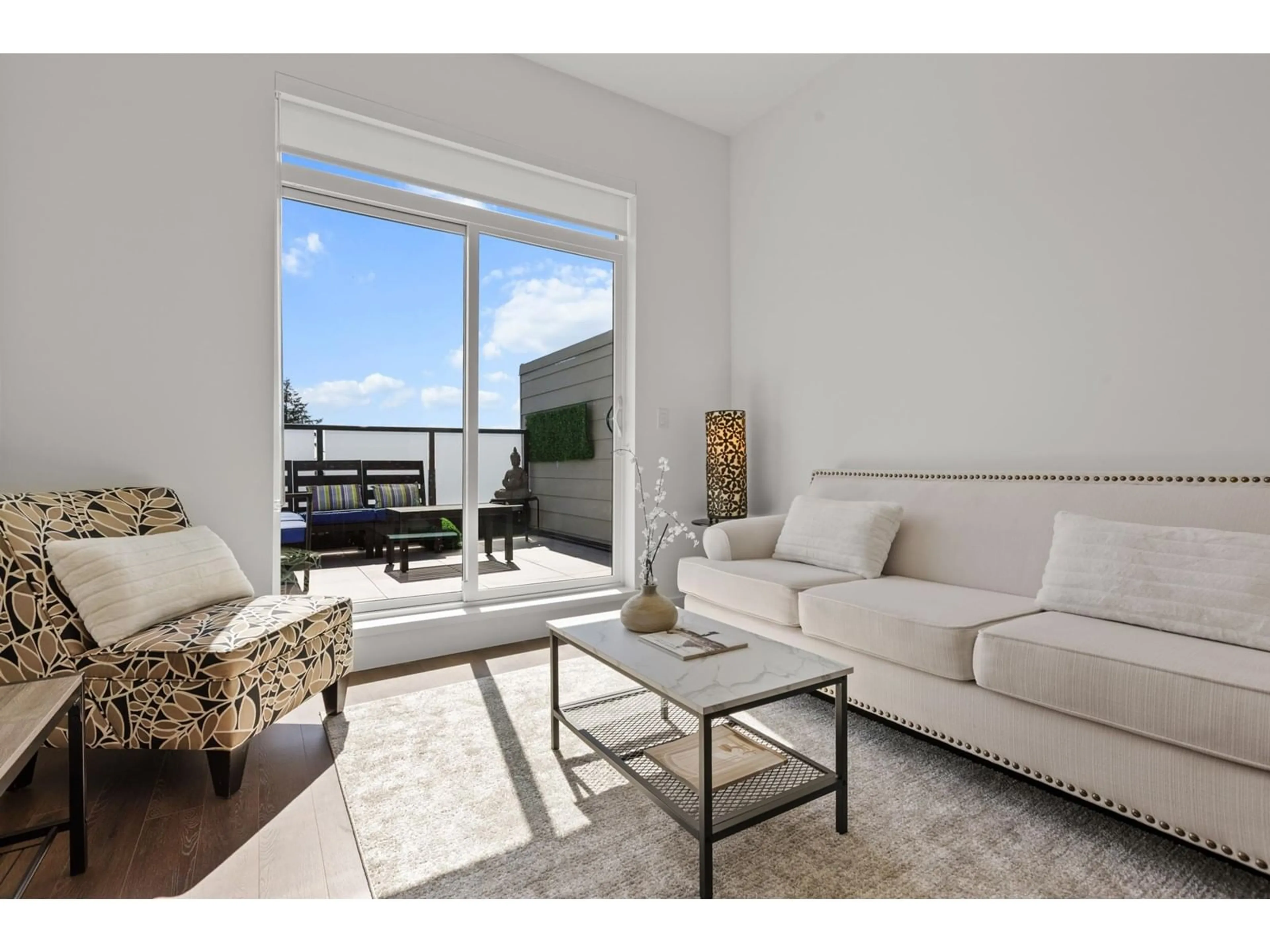 Living room with furniture, unknown for 622 - 15738 85, Surrey British Columbia V4N6Y1