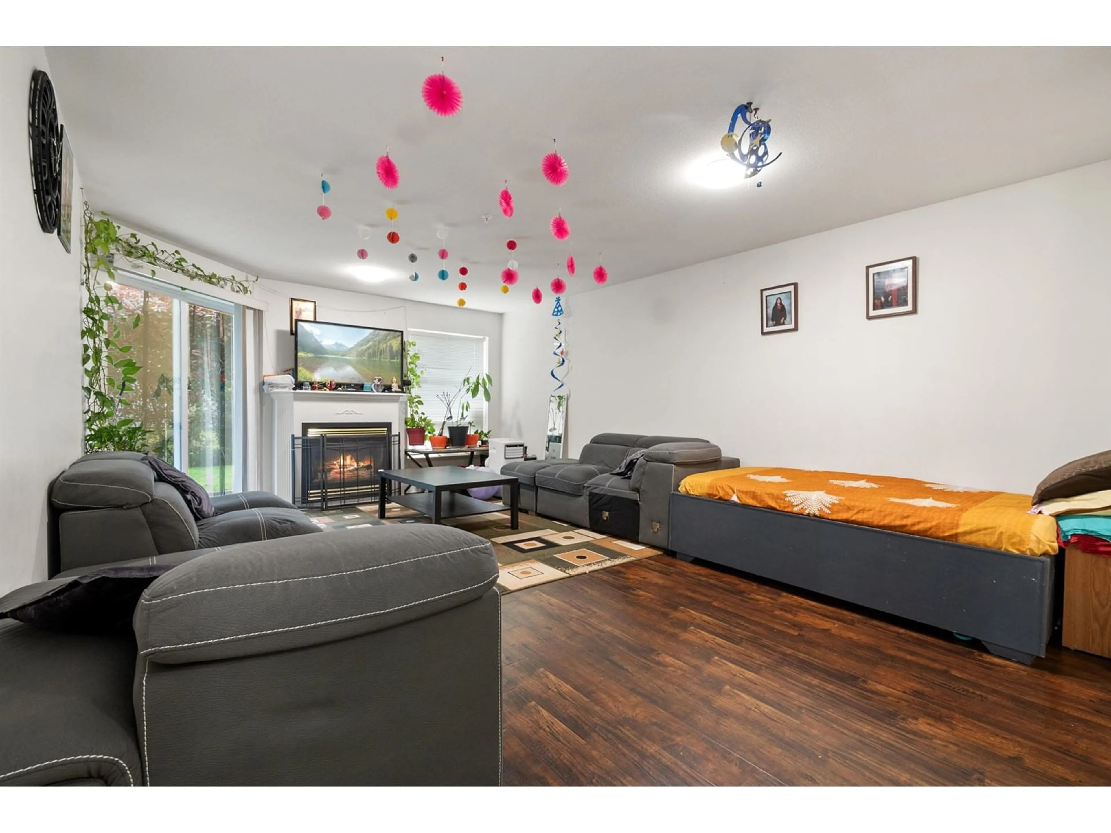 Living room with furniture, wood/laminate floor for 107 - 2435 CENTER, Abbotsford British Columbia V2T2N4