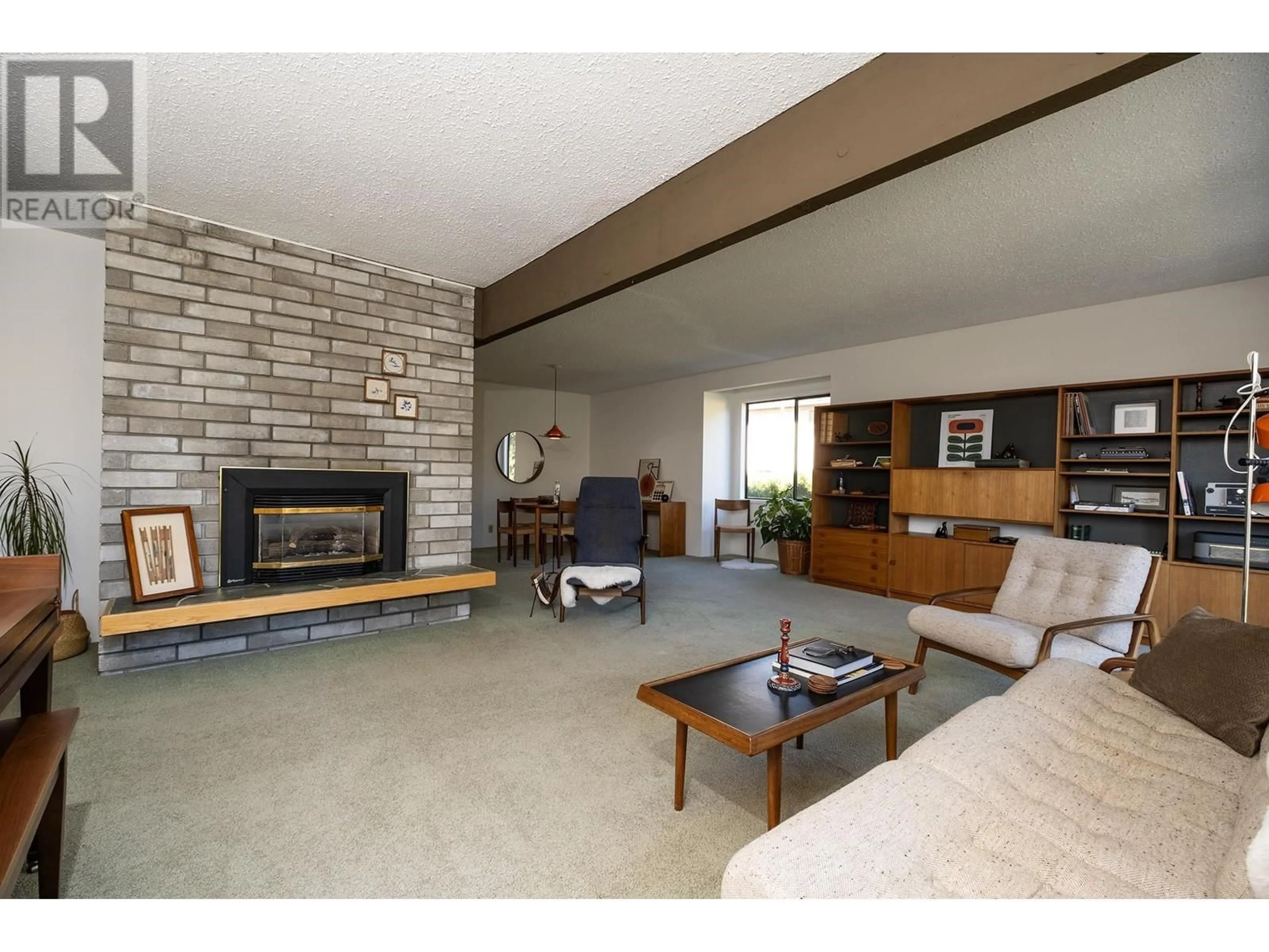 Living room with furniture, unknown for 670 FAIRMONT ROAD, Gibsons British Columbia V0N1V9