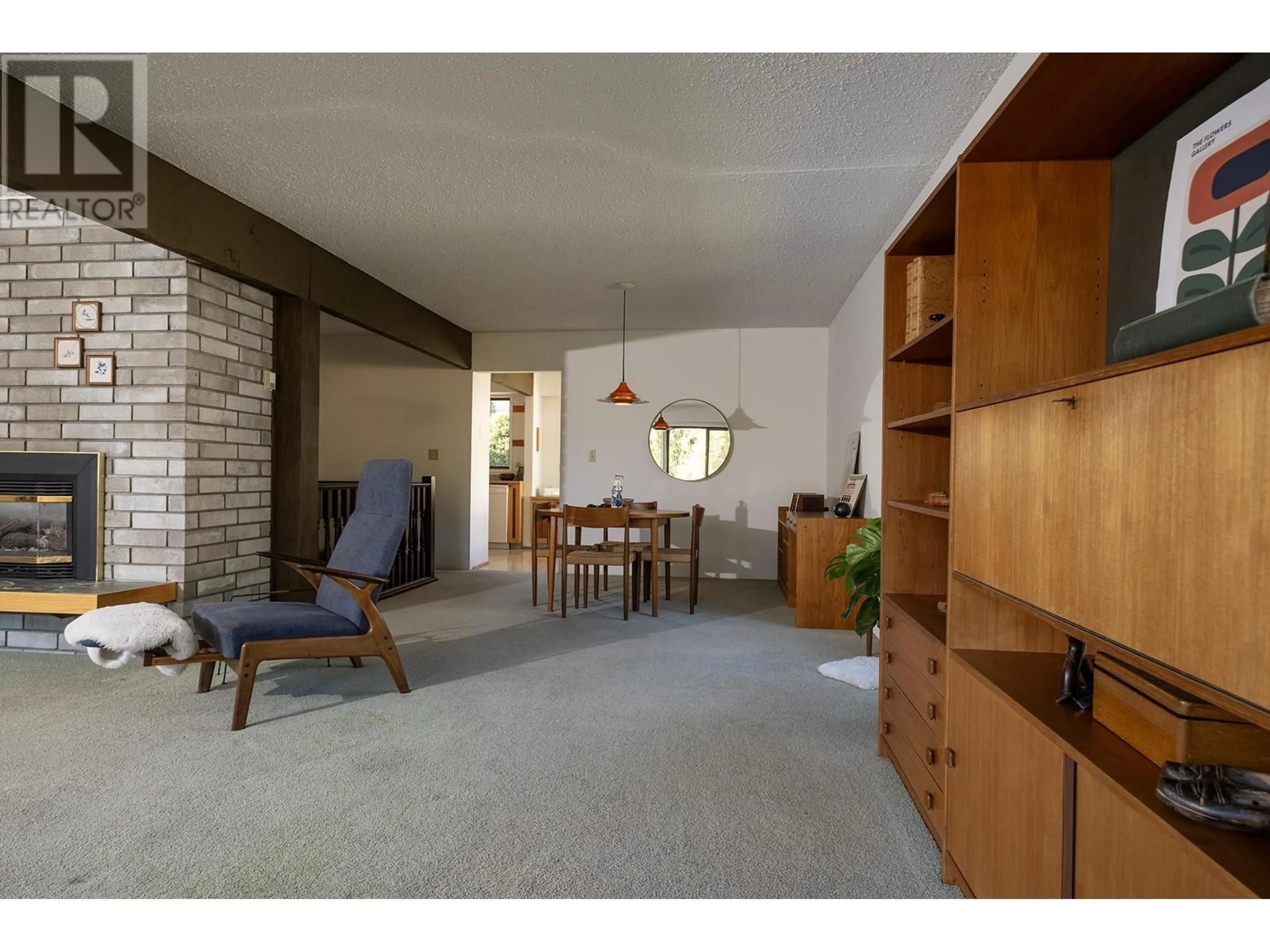 Living room with furniture, unknown for 670 FAIRMONT ROAD, Gibsons British Columbia V0N1V9