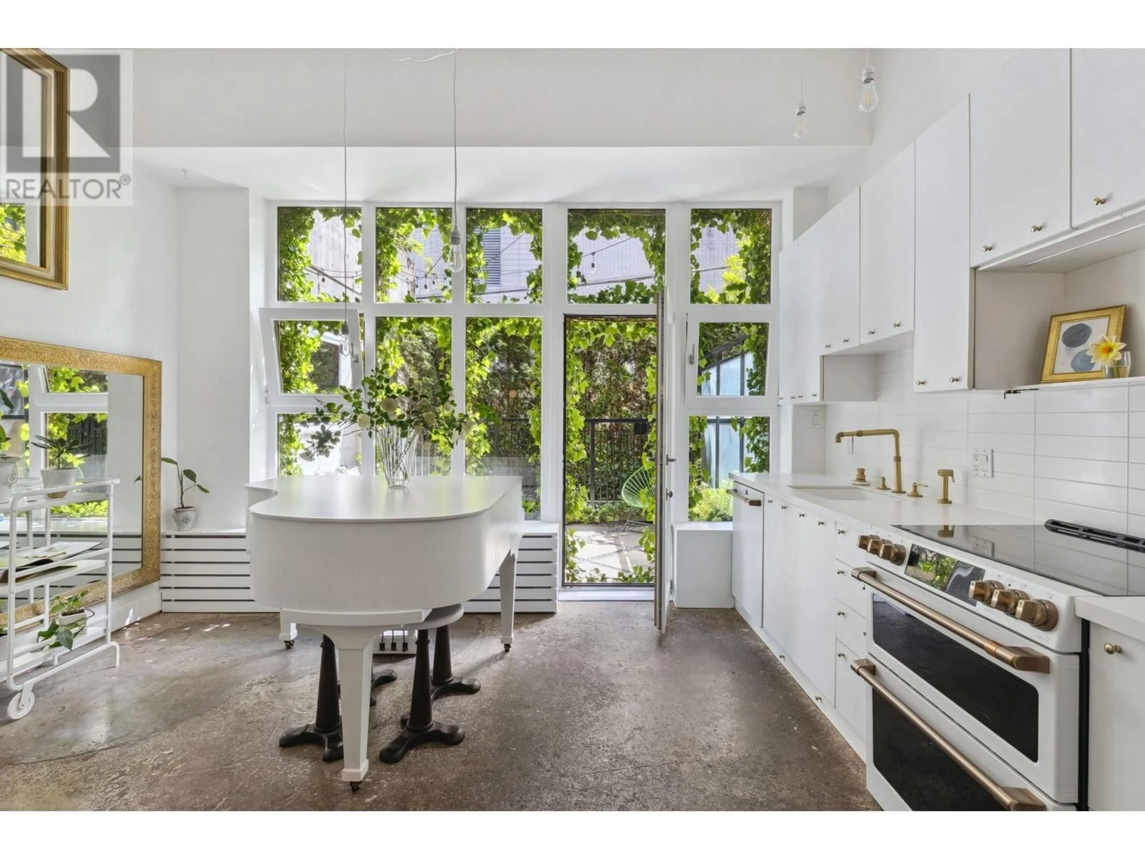 Open concept kitchen, unknown for 106 - 205 10TH AVENUE, Vancouver British Columbia V5T4V6