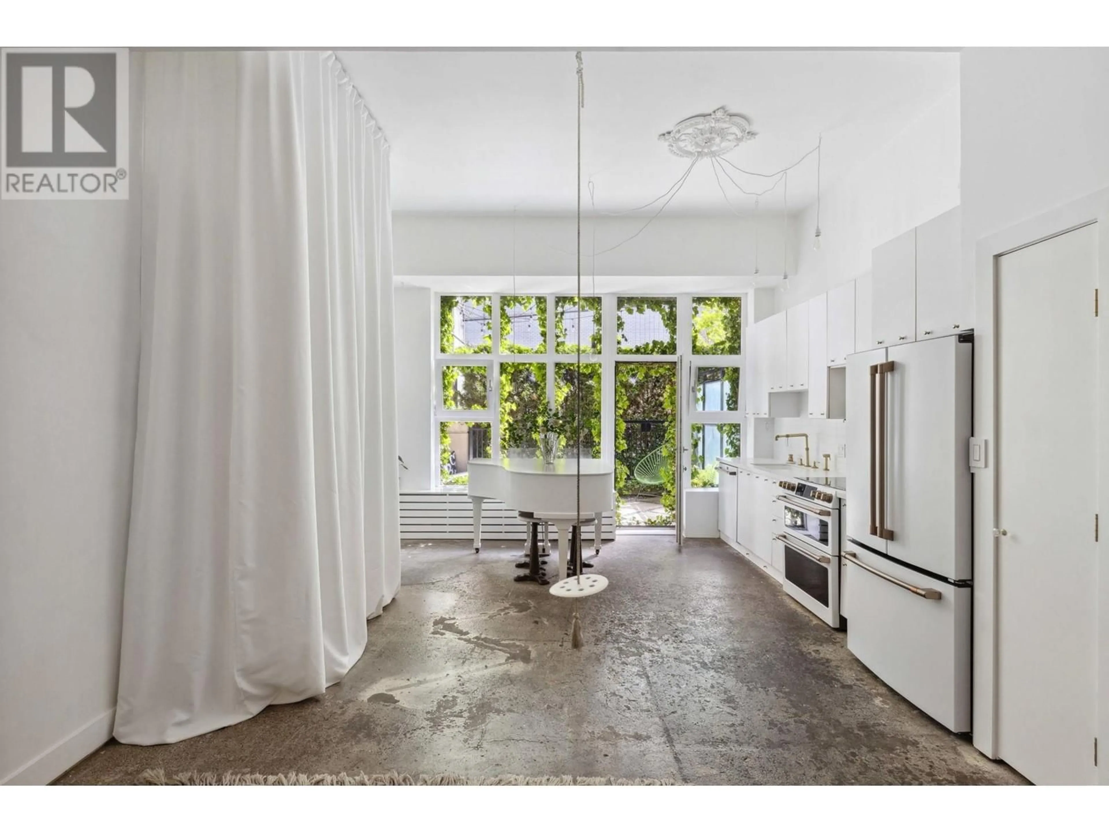 Unknown for 106 - 205 10TH AVENUE, Vancouver British Columbia V5T4V6