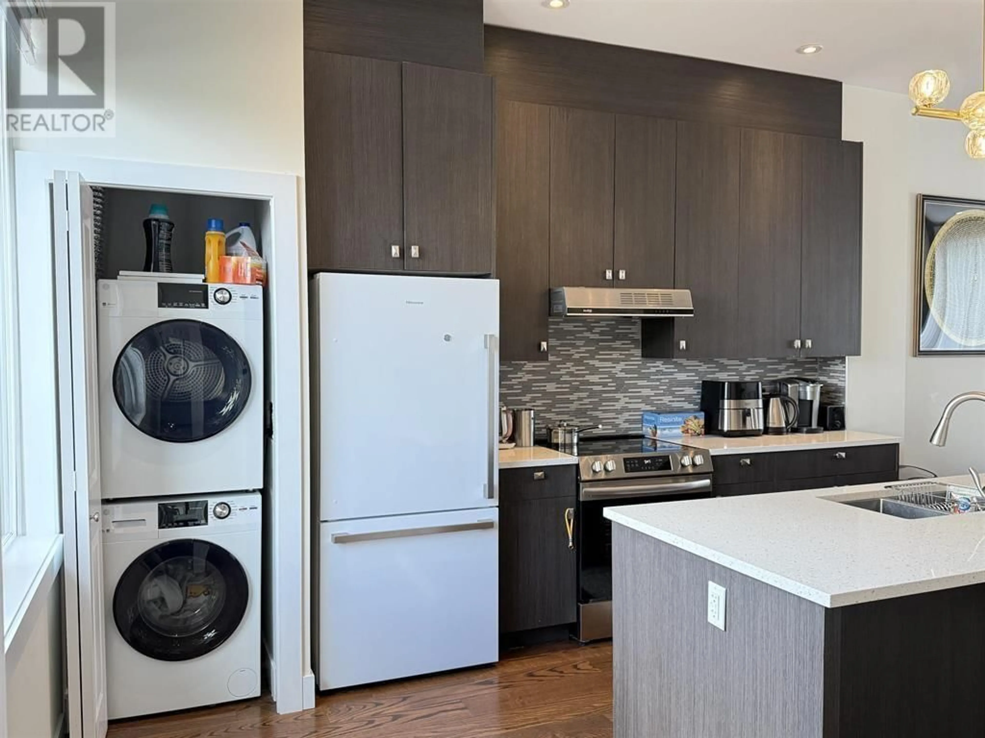 Kitchen with laundary machines, unknown for G - 6688 DUFFERIN AVENUE, Burnaby British Columbia V5H3T3