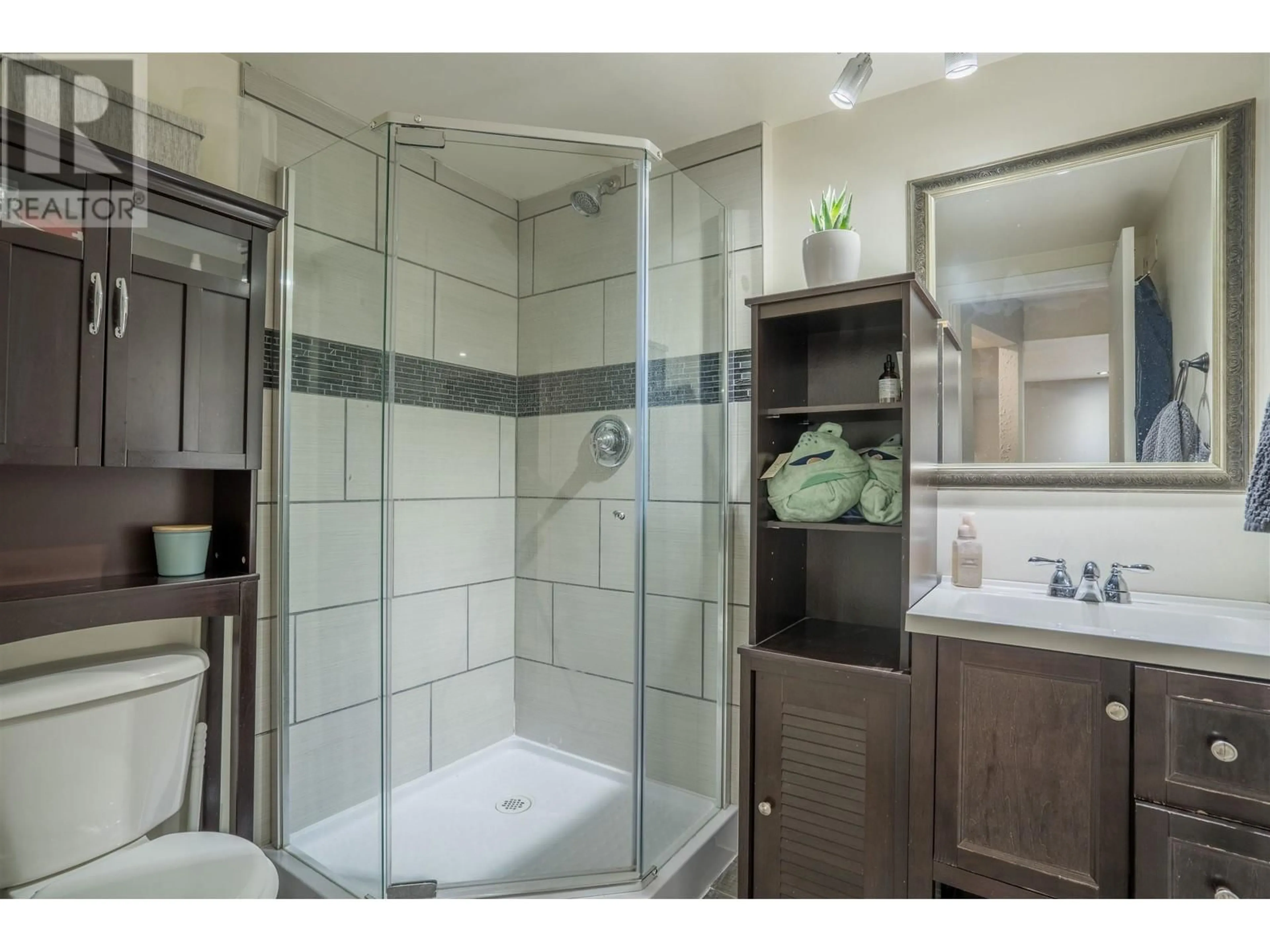 Standard bathroom, ceramic/tile floor for 8168 ROCHESTER CRESCENT, Prince George British Columbia V2N3W1