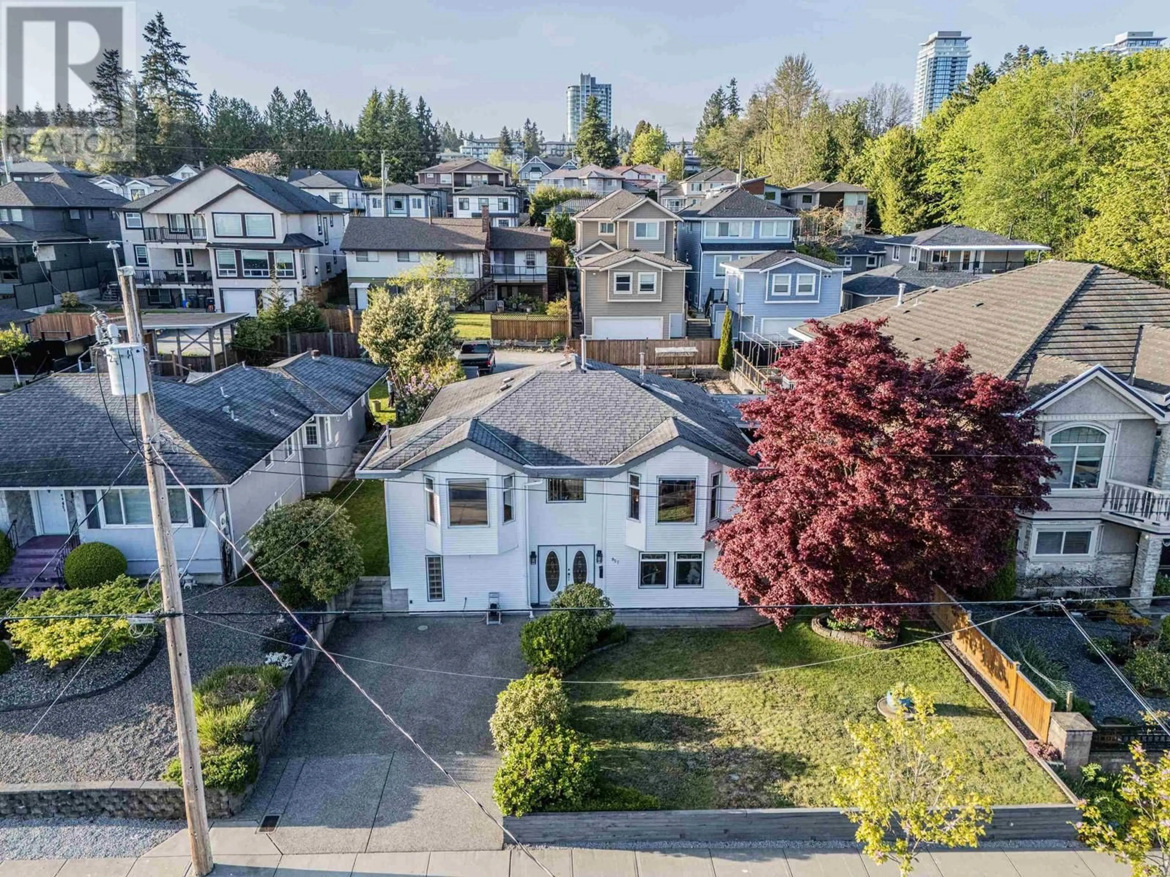 A pic from outside/outdoor area/front of a property/back of a property/a pic from drone, street for 957 STEWART AVENUE, Coquitlam British Columbia V3K2N5