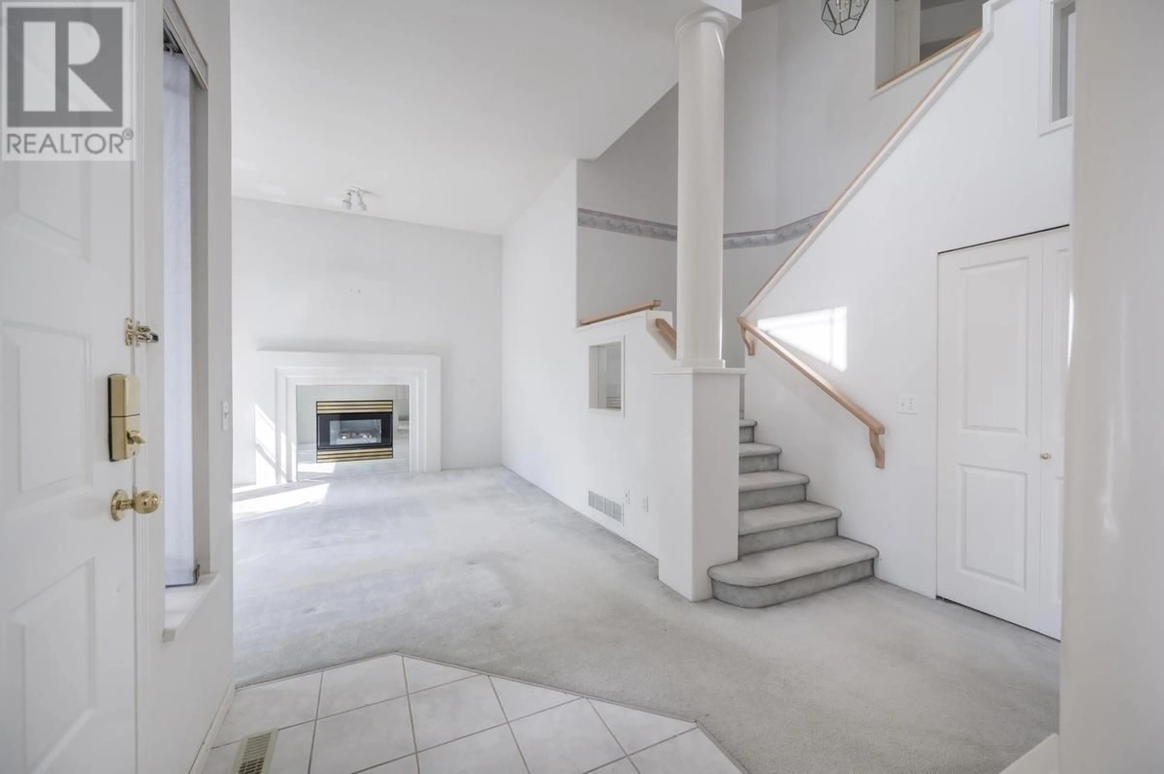 Indoor foyer for 2546 COAST MERIDIAN ROAD, Port Coquitlam British Columbia V3B3M8