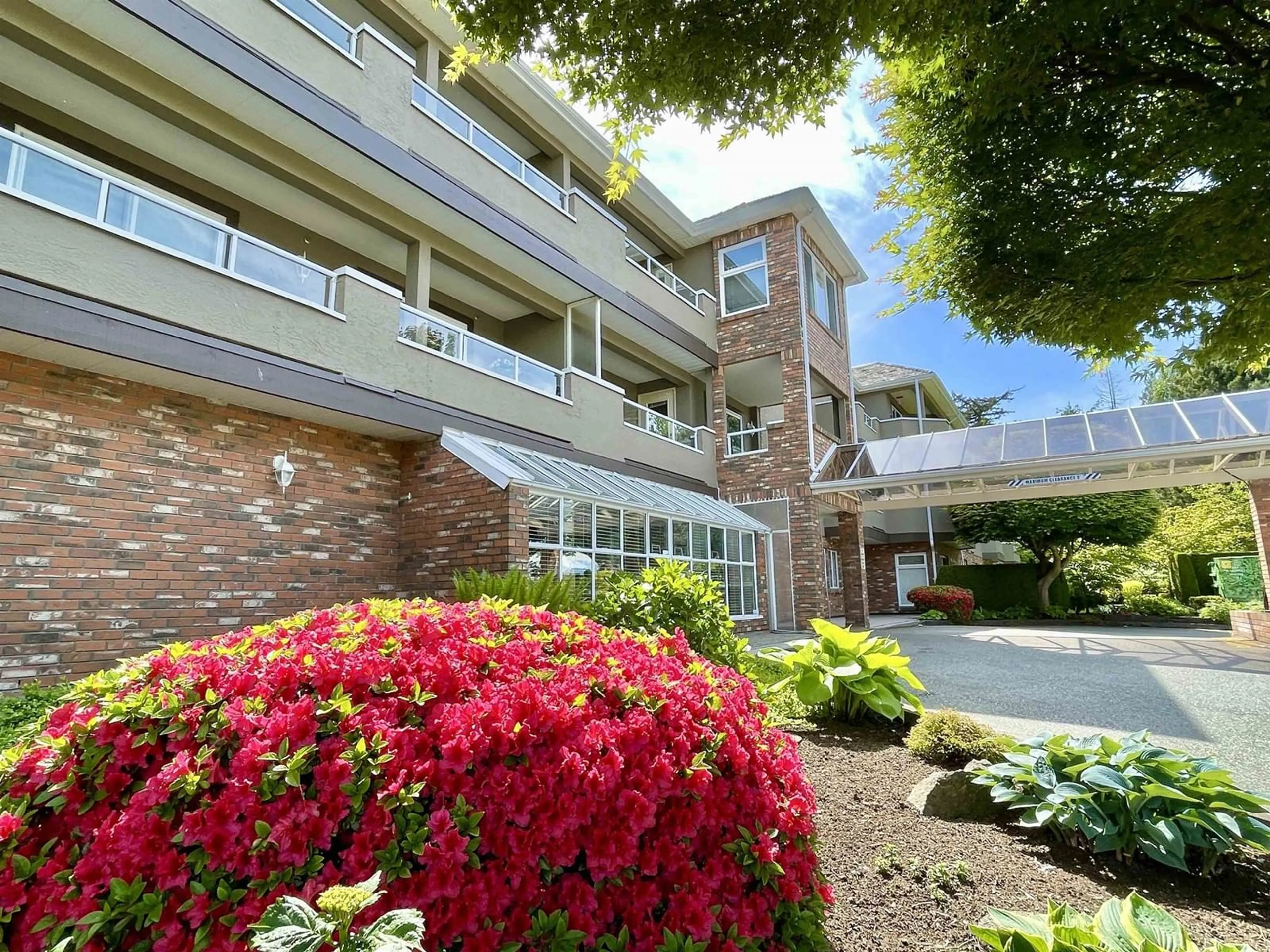 Indoor foyer for 118 - 2239 152, Surrey British Columbia V4A4P1