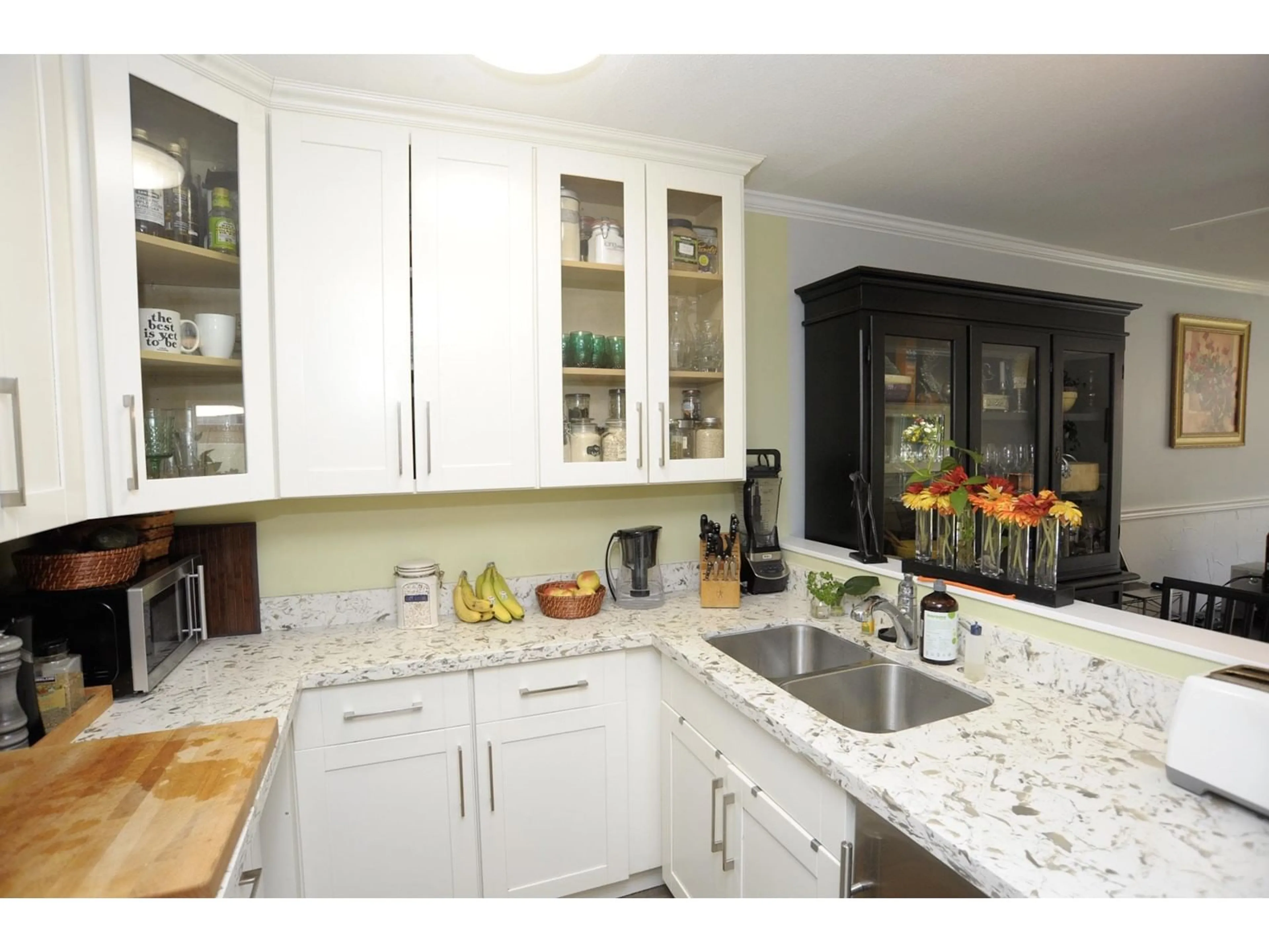 Open concept kitchen, ceramic/tile floor for 118 - 2239 152, Surrey British Columbia V4A4P1