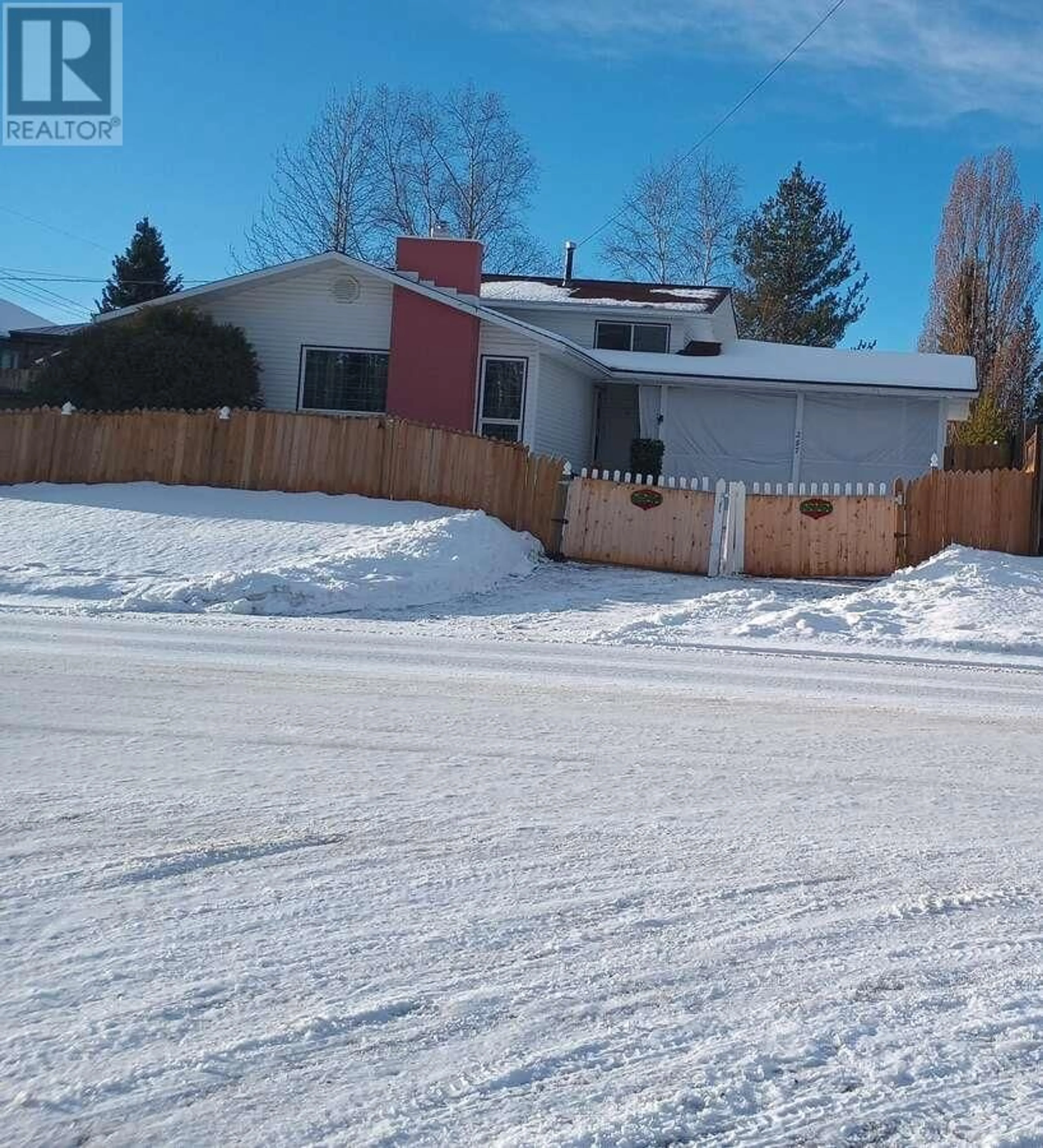 A pic from outside/outdoor area/front of a property/back of a property/a pic from drone, street for 257 CENTENNIAL DRIVE, Mackenzie British Columbia V0J2C0