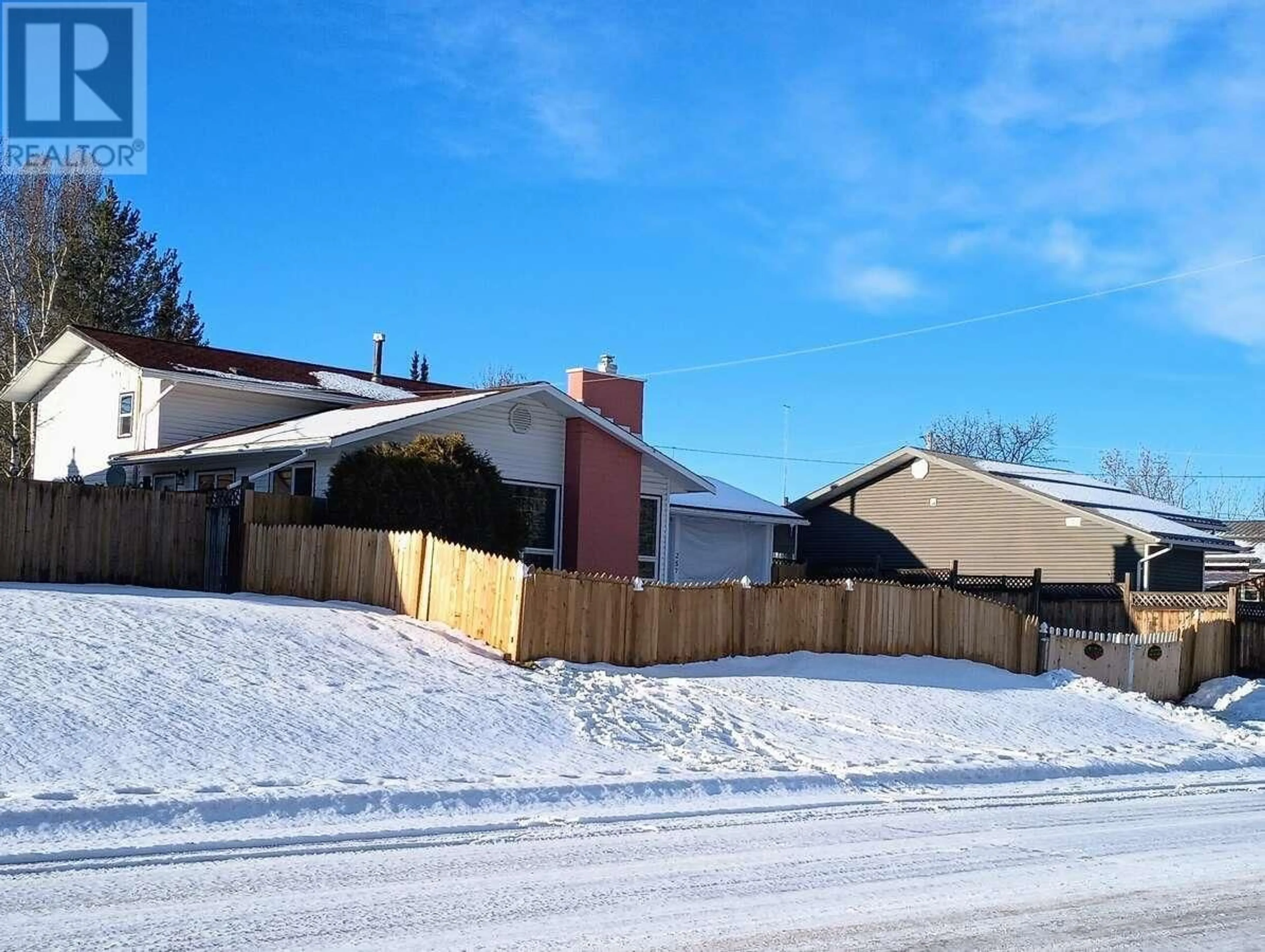 A pic from outside/outdoor area/front of a property/back of a property/a pic from drone, street for 257 CENTENNIAL DRIVE, Mackenzie British Columbia V0J2C0