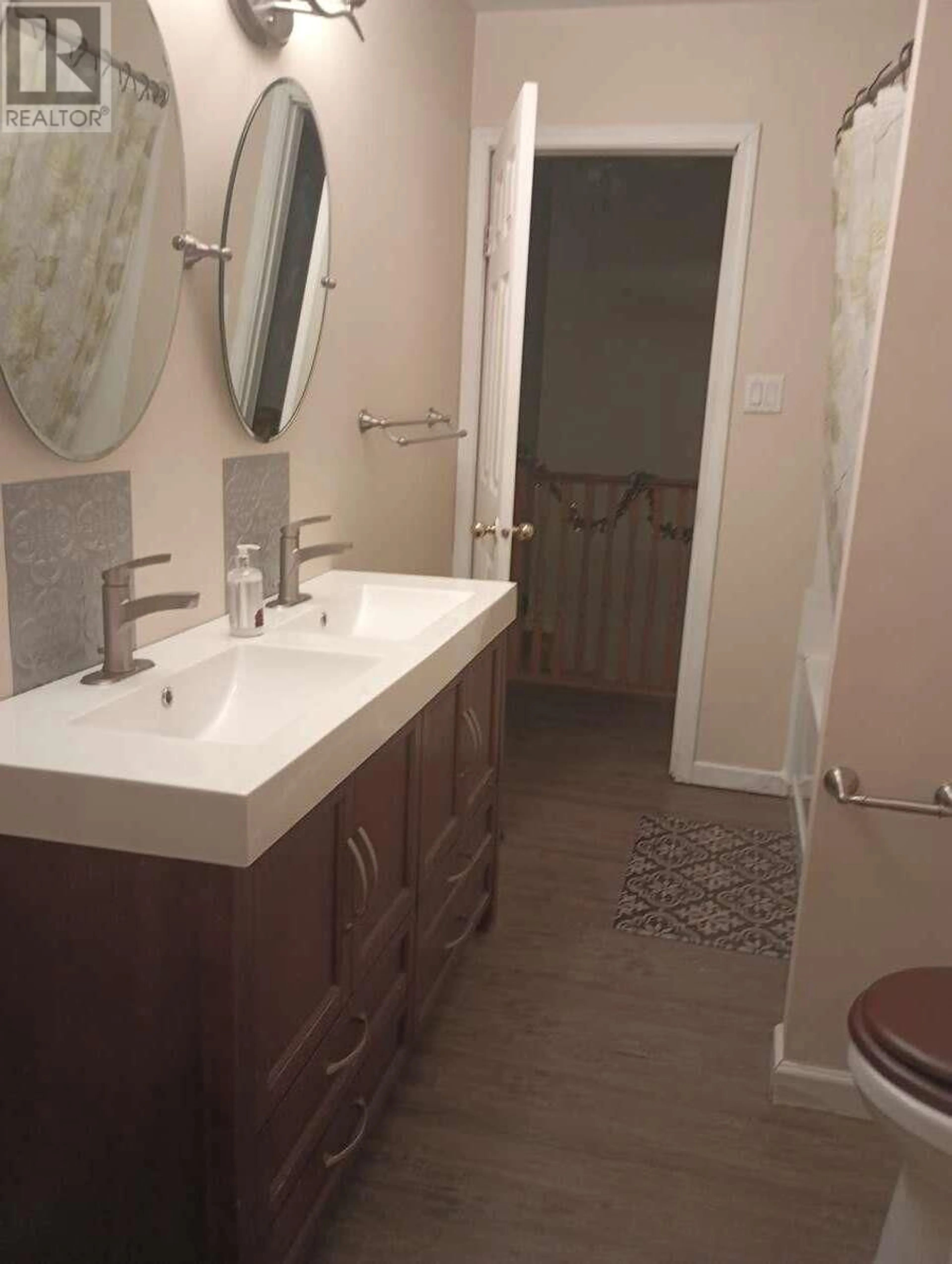 Standard bathroom, ceramic/tile floor for 257 CENTENNIAL DRIVE, Mackenzie British Columbia V0J2C0