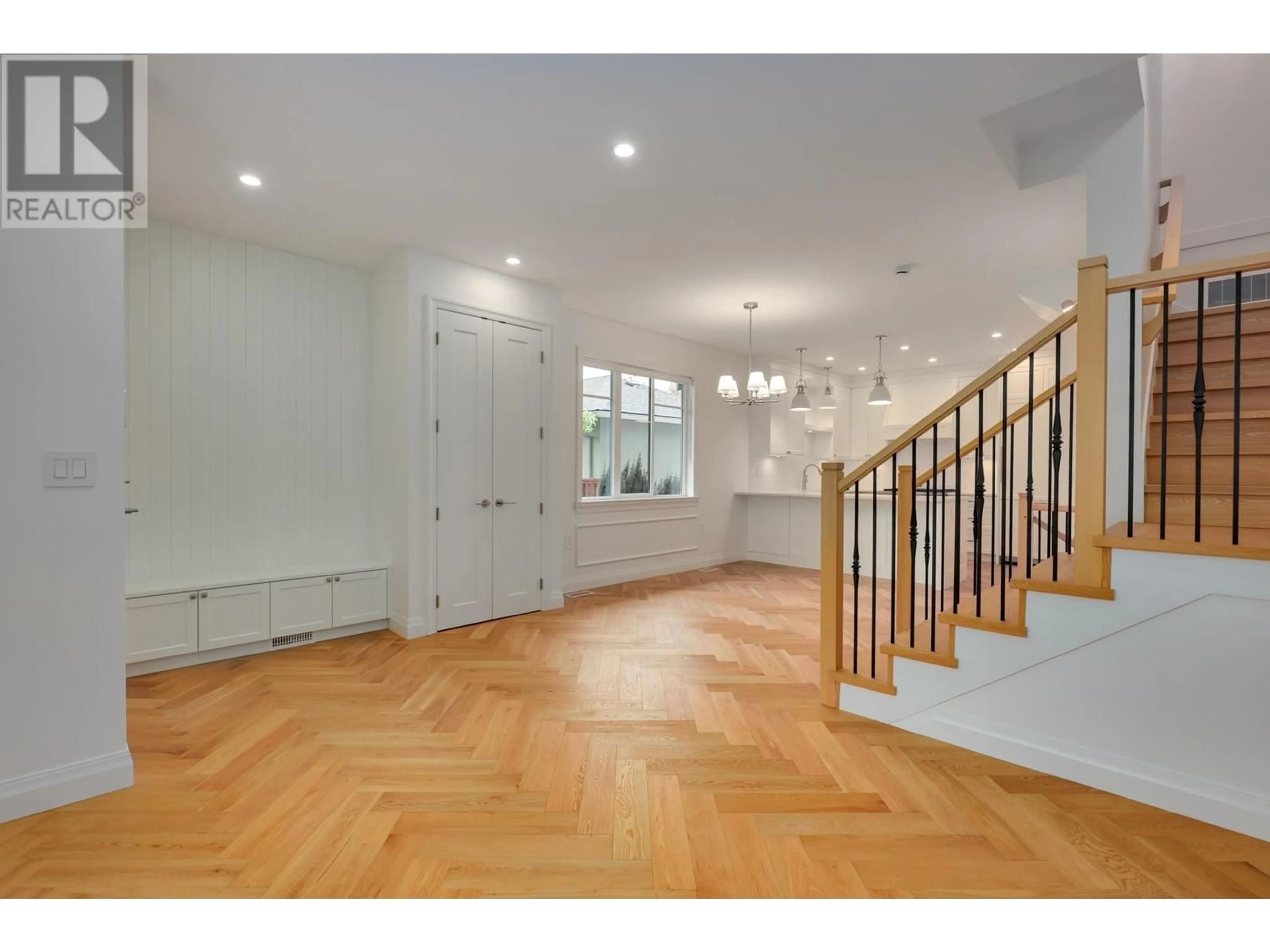 Indoor foyer for 259 23RD STREET, North Vancouver British Columbia V7L3E4