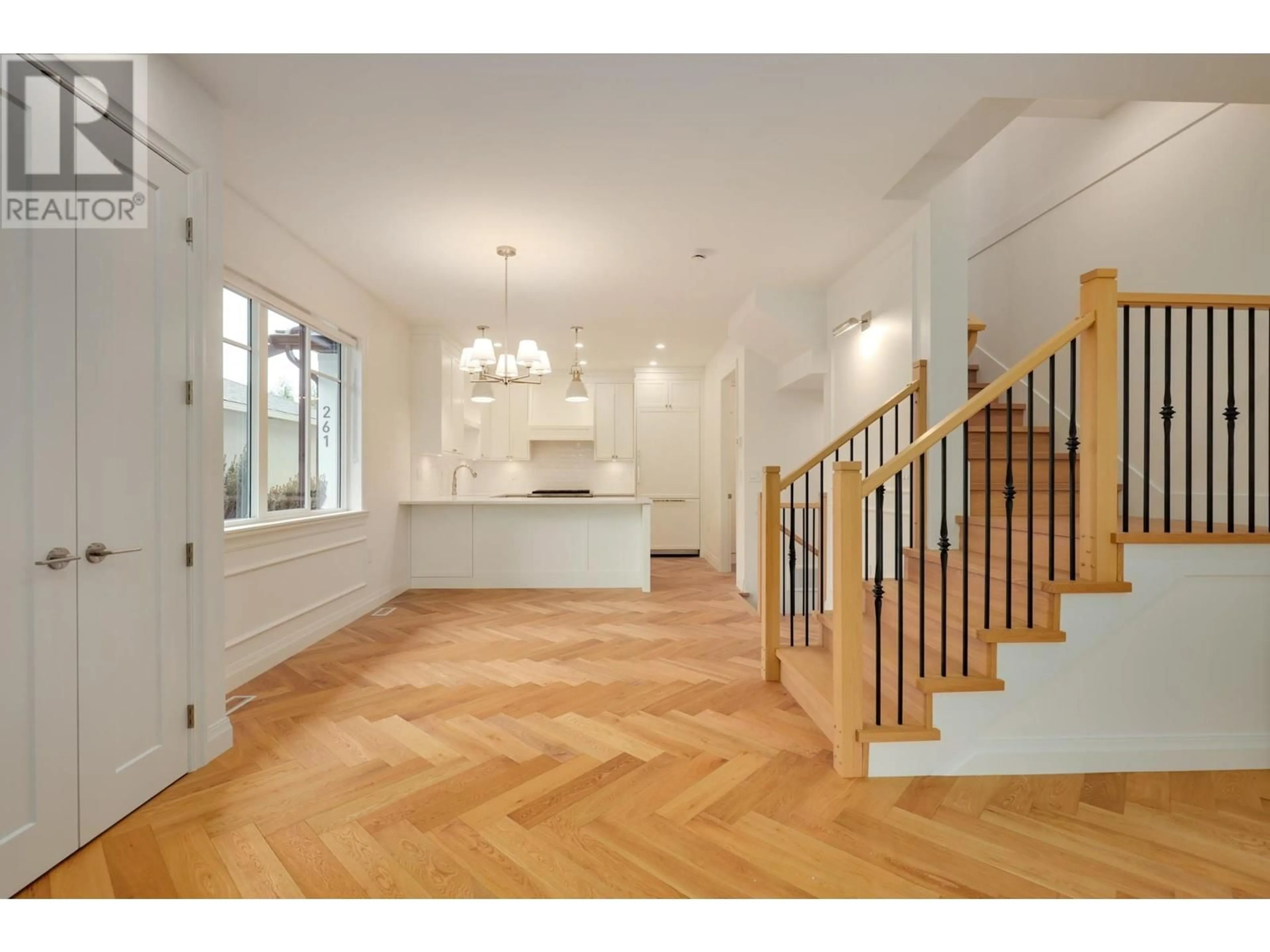 Indoor foyer for 259 23RD STREET, North Vancouver British Columbia V7L3E4