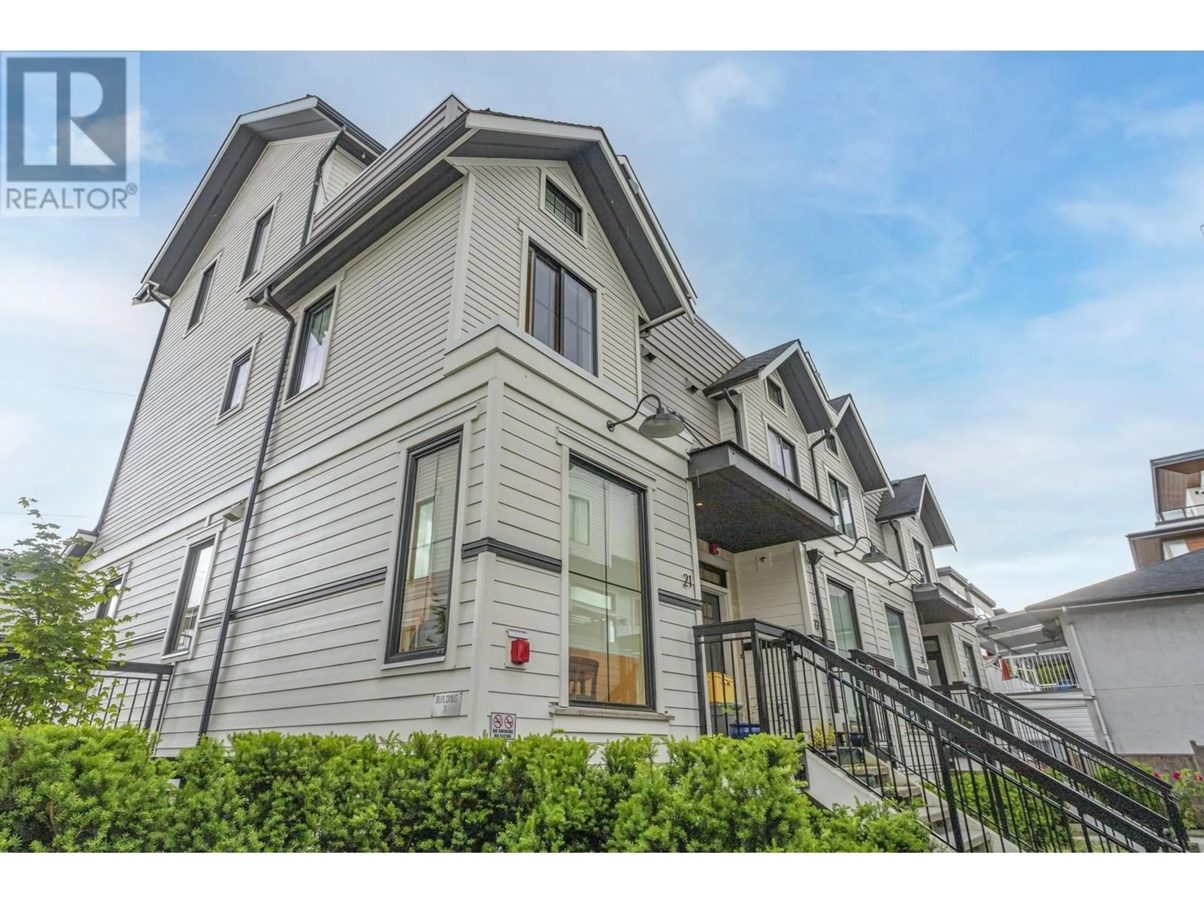 Home with vinyl exterior material, unknown for 21 - 237 RIDGEWAY AVENUE, North Vancouver British Columbia V7L0H6