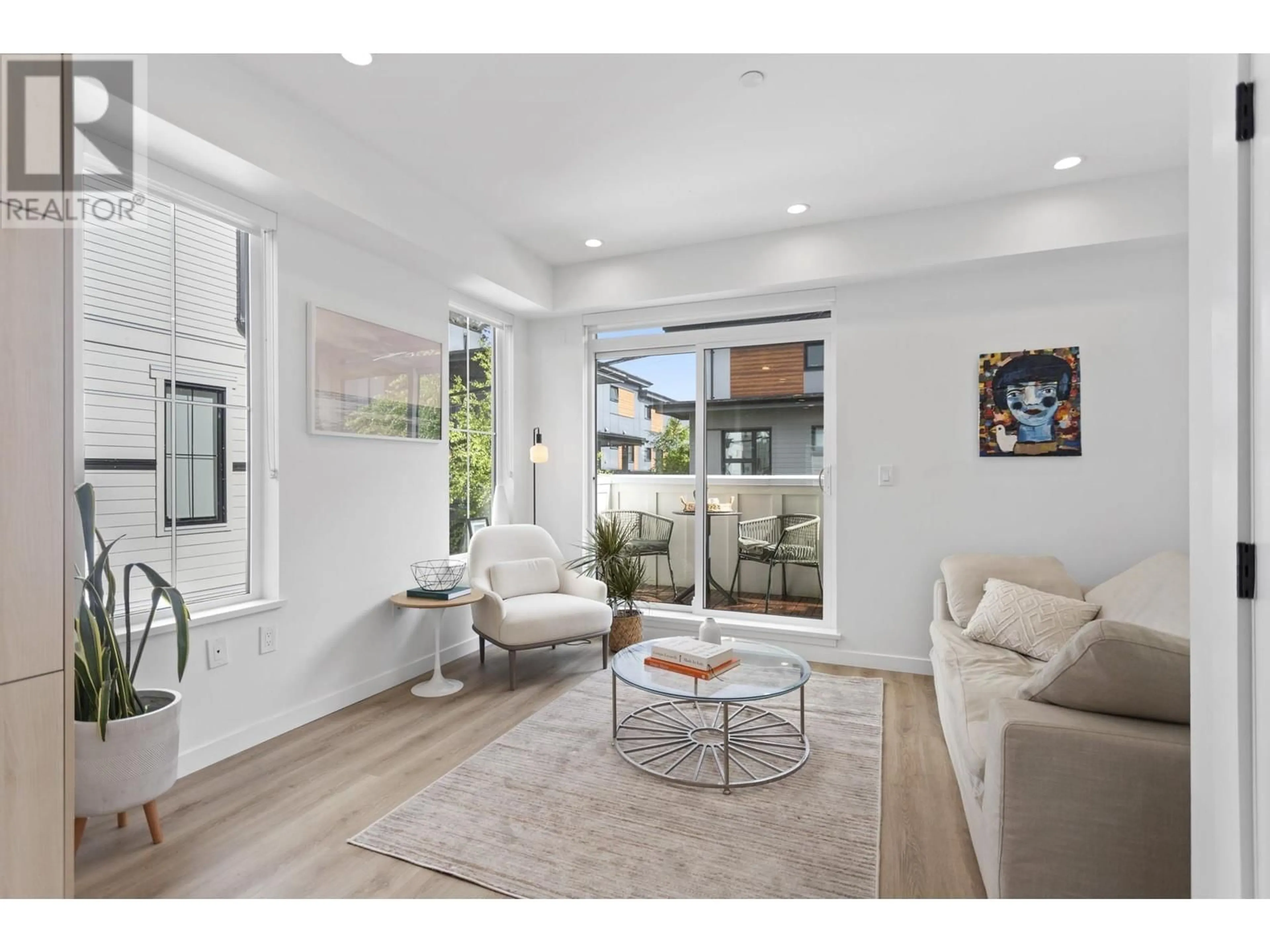Living room with furniture, unknown for 21 - 237 RIDGEWAY AVENUE, North Vancouver British Columbia V7L0H6