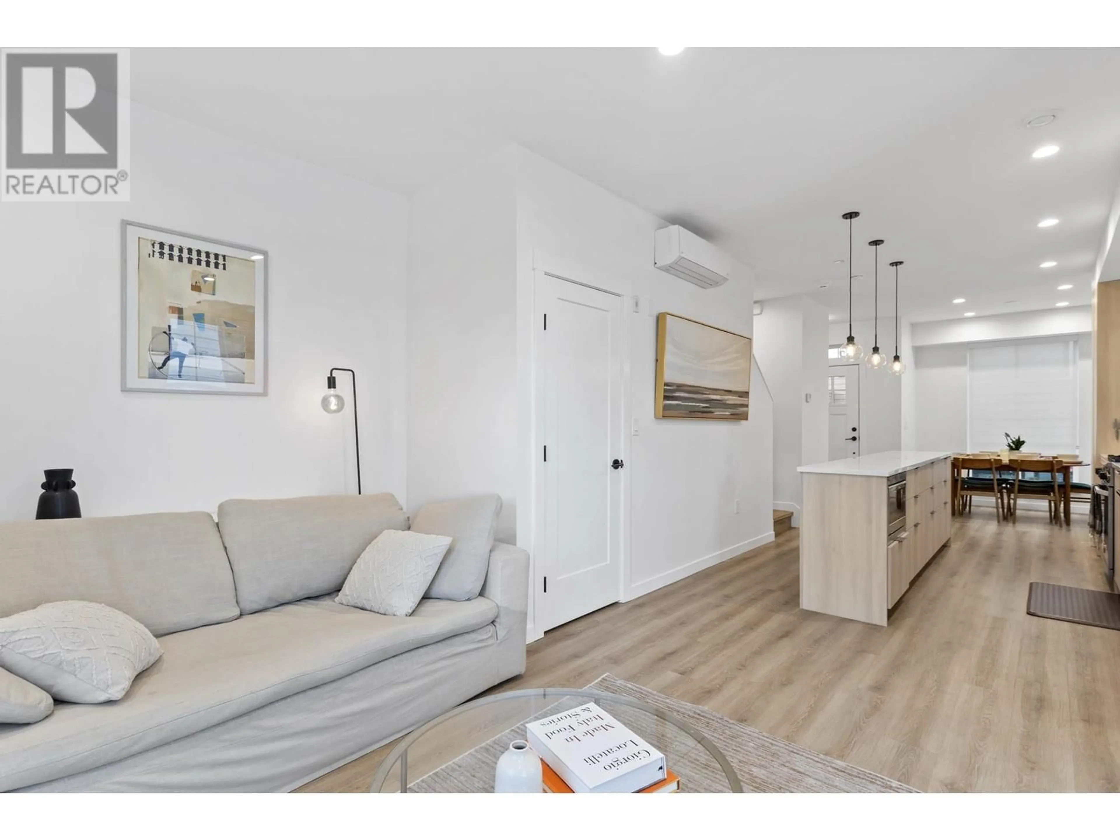 Living room with furniture, unknown for 21 - 237 RIDGEWAY AVENUE, North Vancouver British Columbia V7L0H6