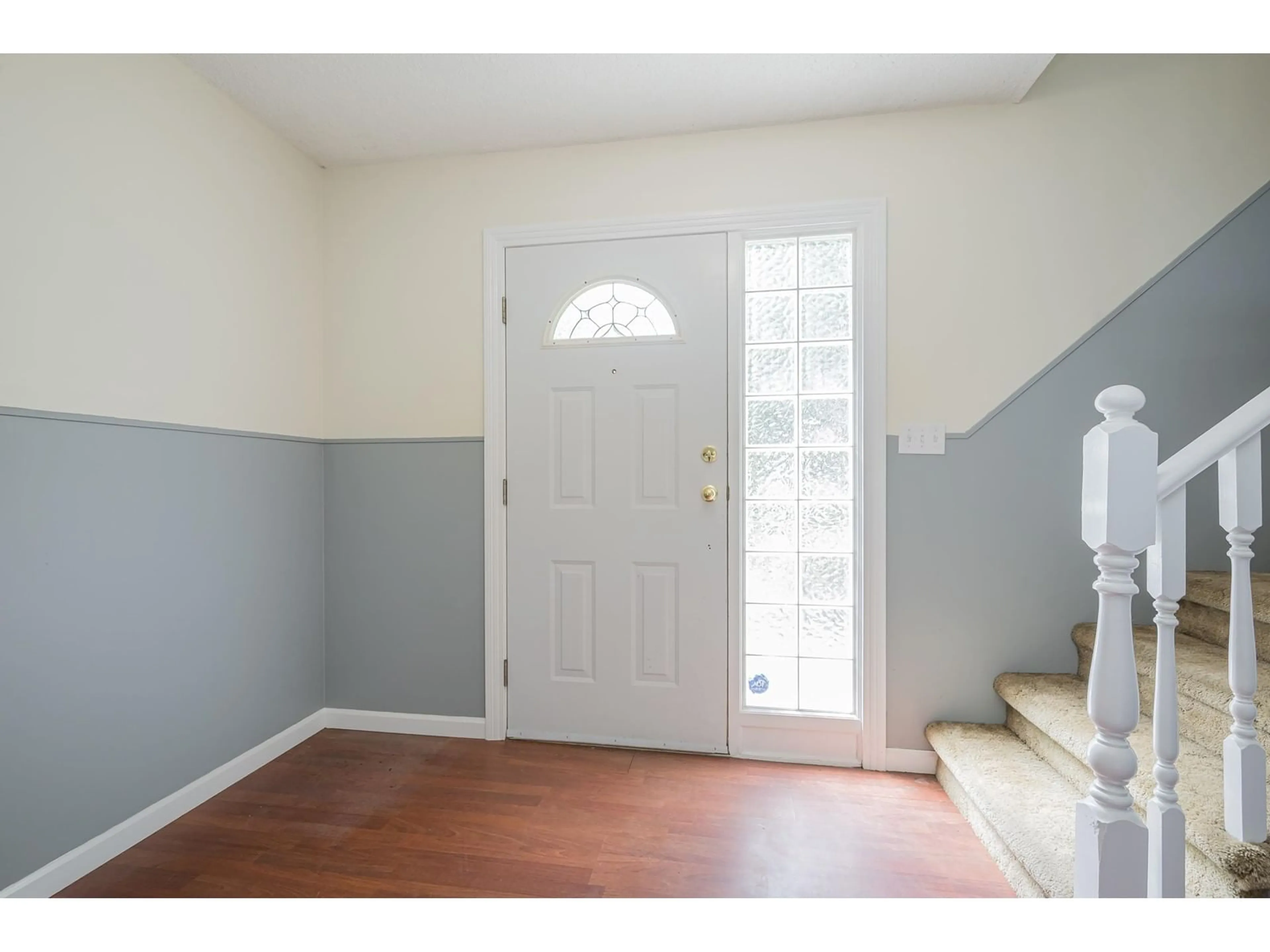 Indoor entryway for 3810 205B, Langley British Columbia V3A2A9