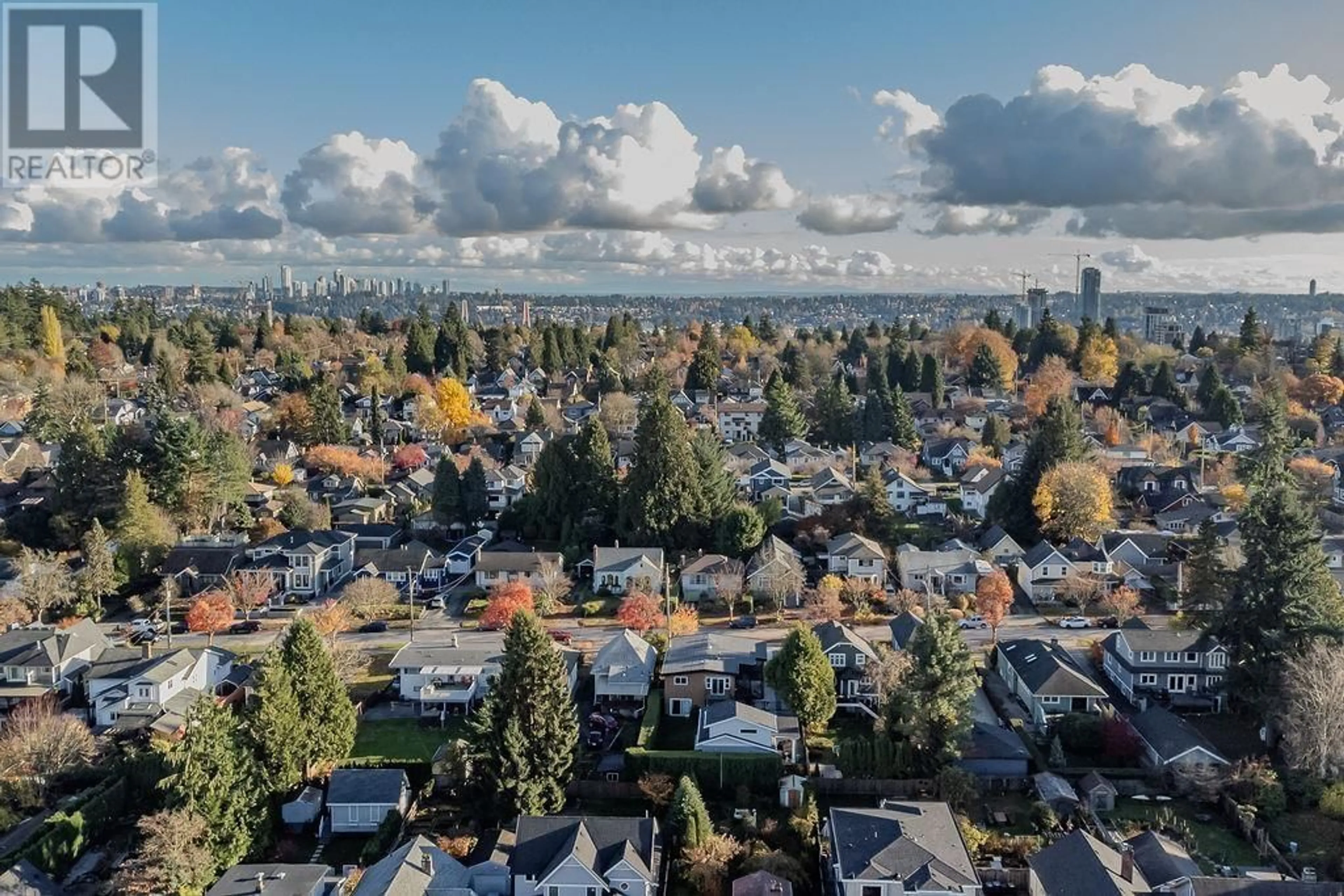 A pic from outside/outdoor area/front of a property/back of a property/a pic from drone, mountain view for 246 OSBORNE AVENUE, New Westminster British Columbia V3L1Y8