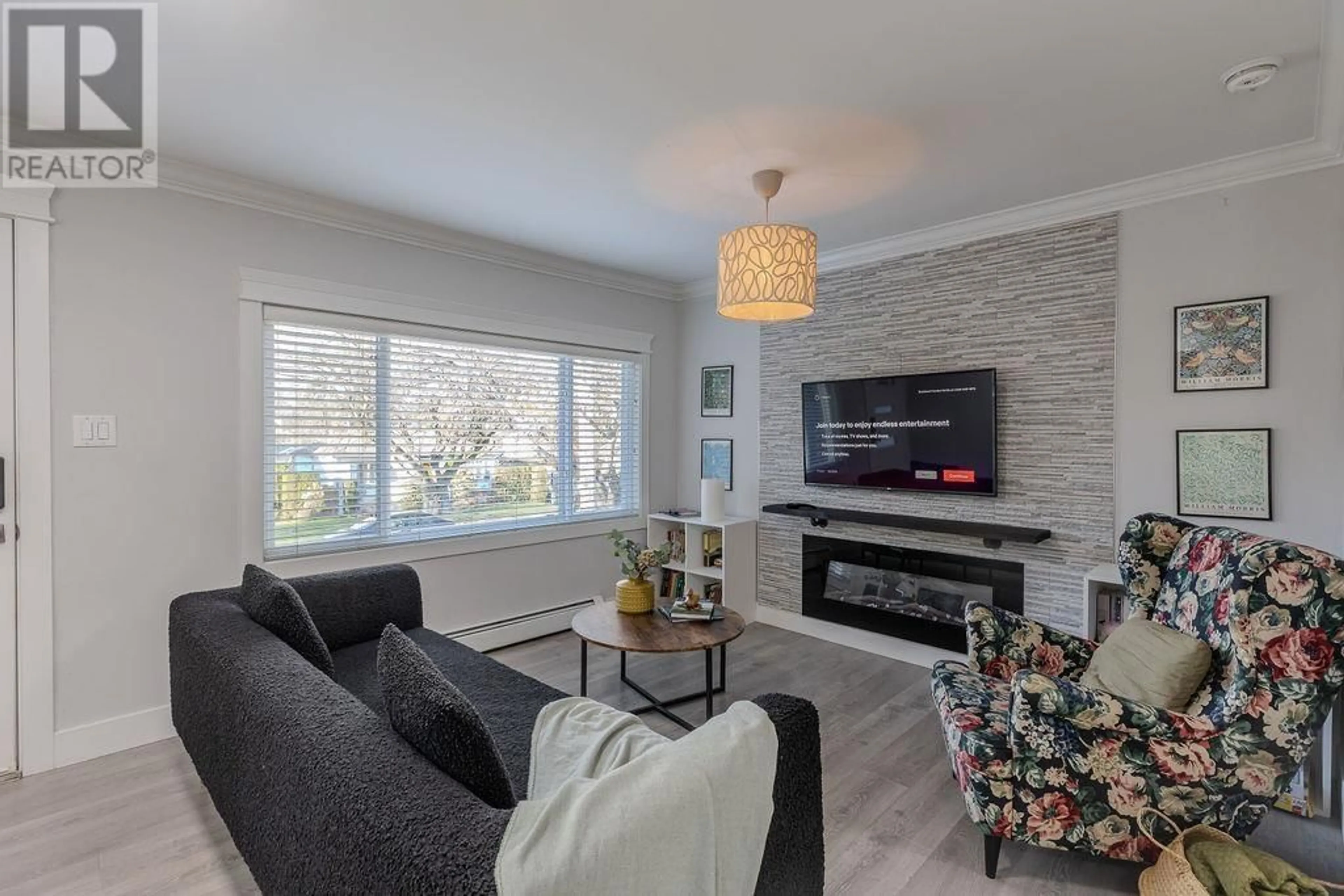 Living room with furniture, unknown for 246 OSBORNE AVENUE, New Westminster British Columbia V3L1Y8