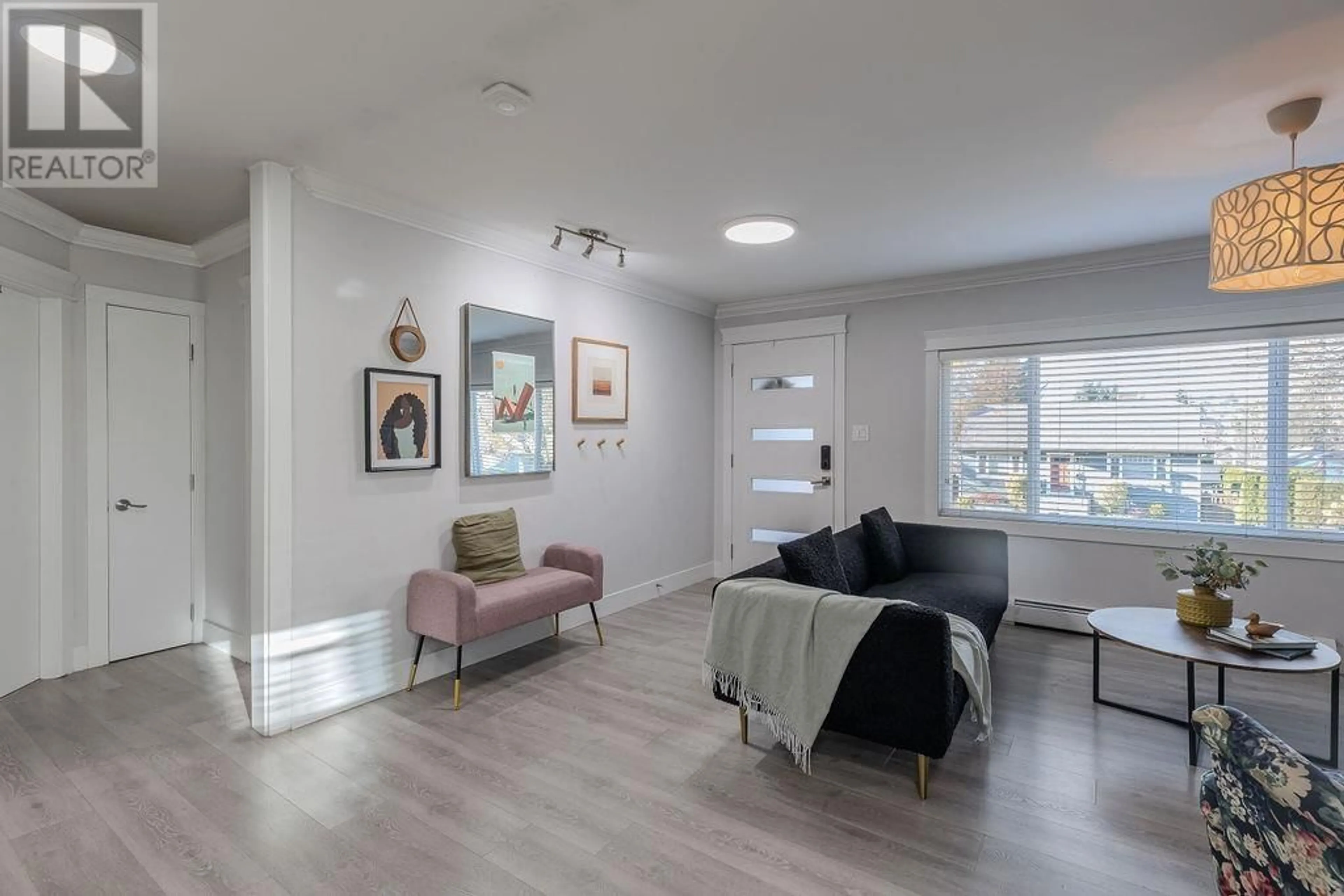 Living room with furniture, unknown for 246 OSBORNE AVENUE, New Westminster British Columbia V3L1Y8
