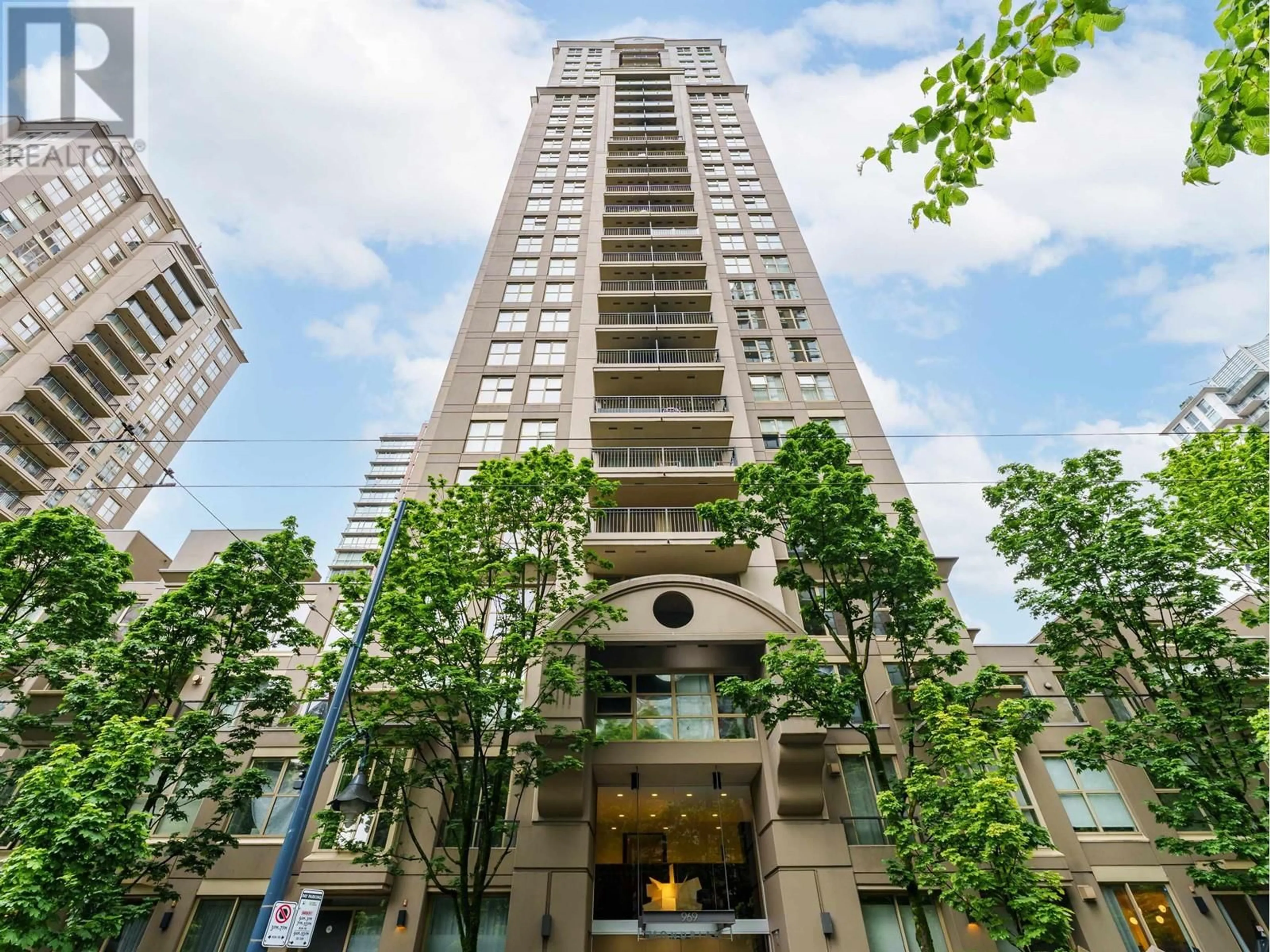 Indoor foyer for 1101 - 969 RICHARDS STREET, Vancouver British Columbia V6B1A8