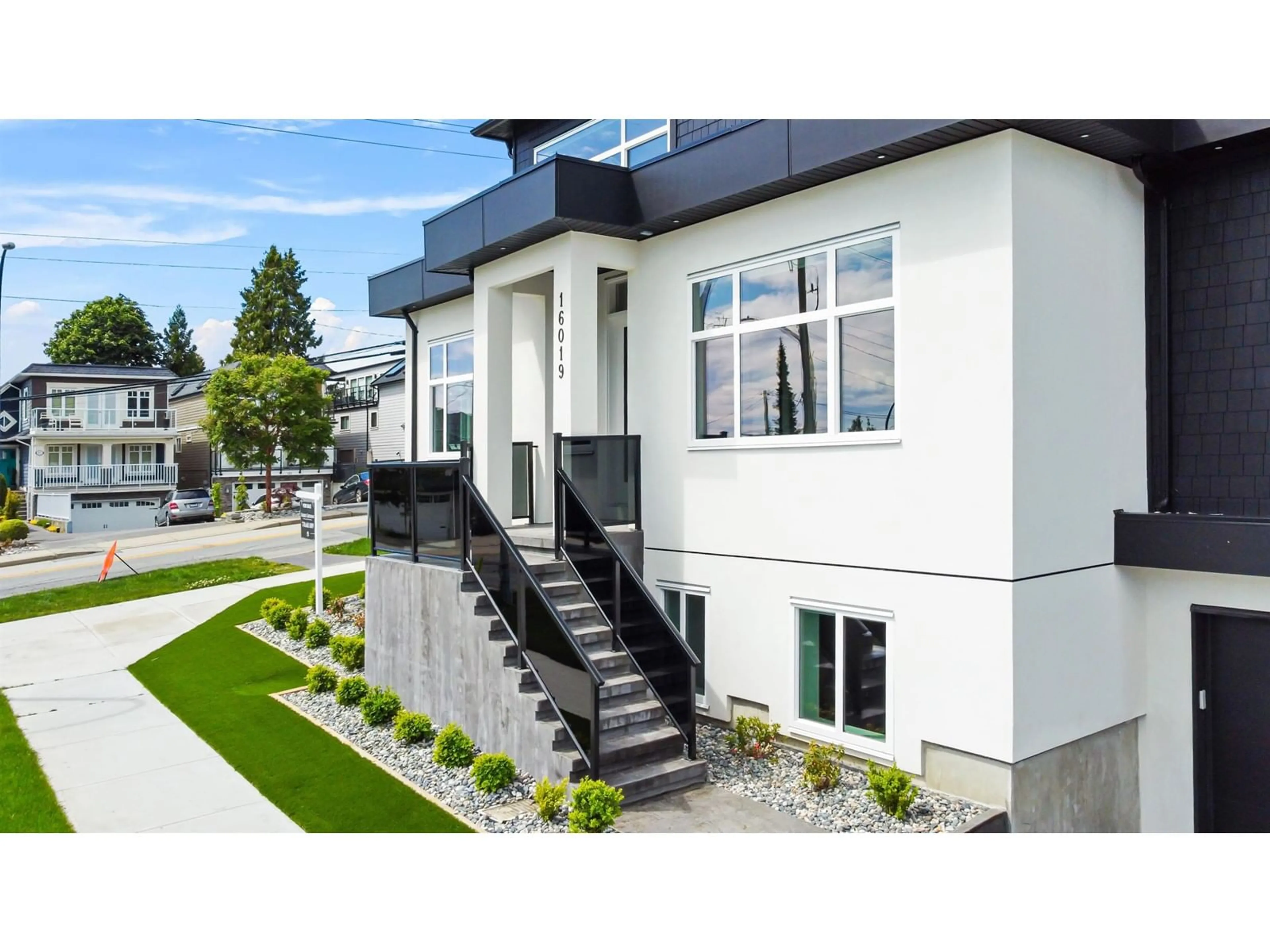 Home with vinyl exterior material, unknown for 16019 9A, Surrey British Columbia V4A4W5