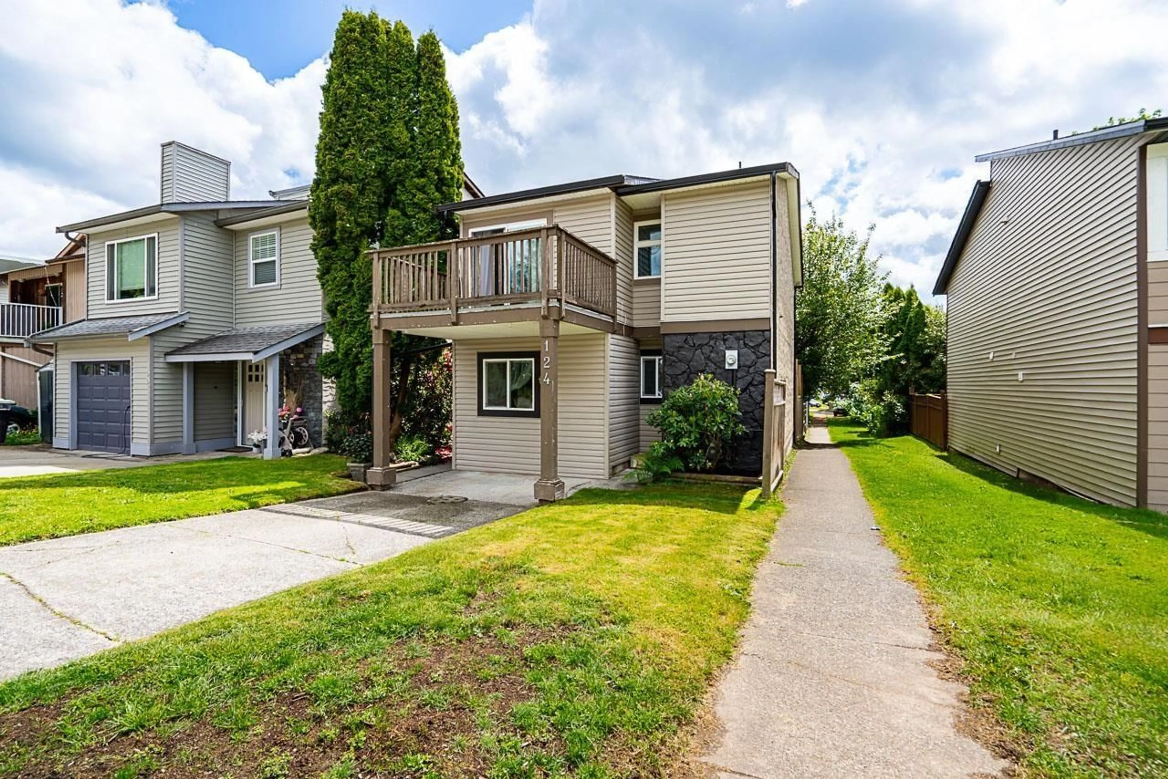 Patio, street for 124 SPRINGFIELD, Langley British Columbia V4W3K8