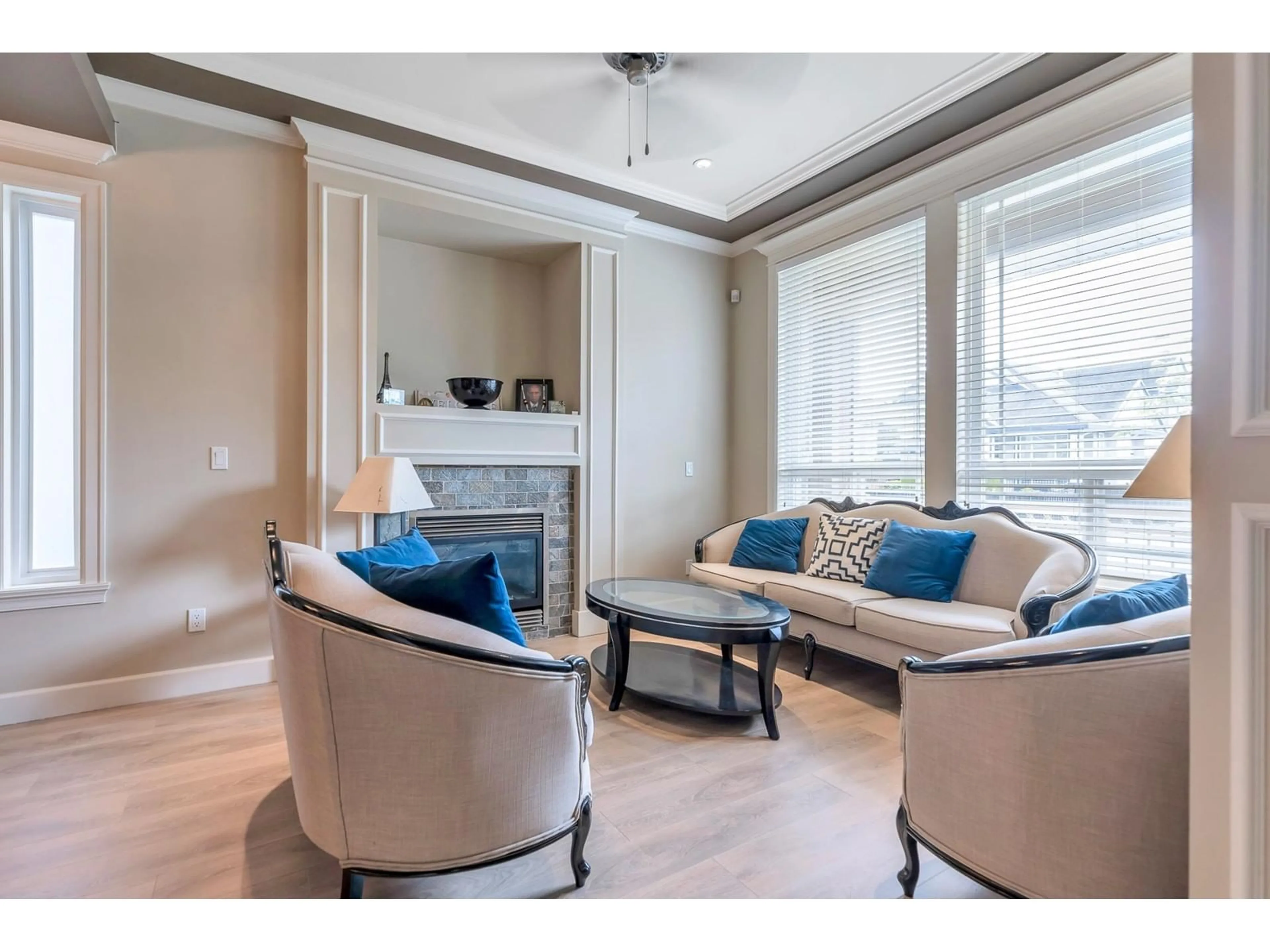 Living room with furniture, unknown for 6309 167B, Surrey British Columbia V3S1X3