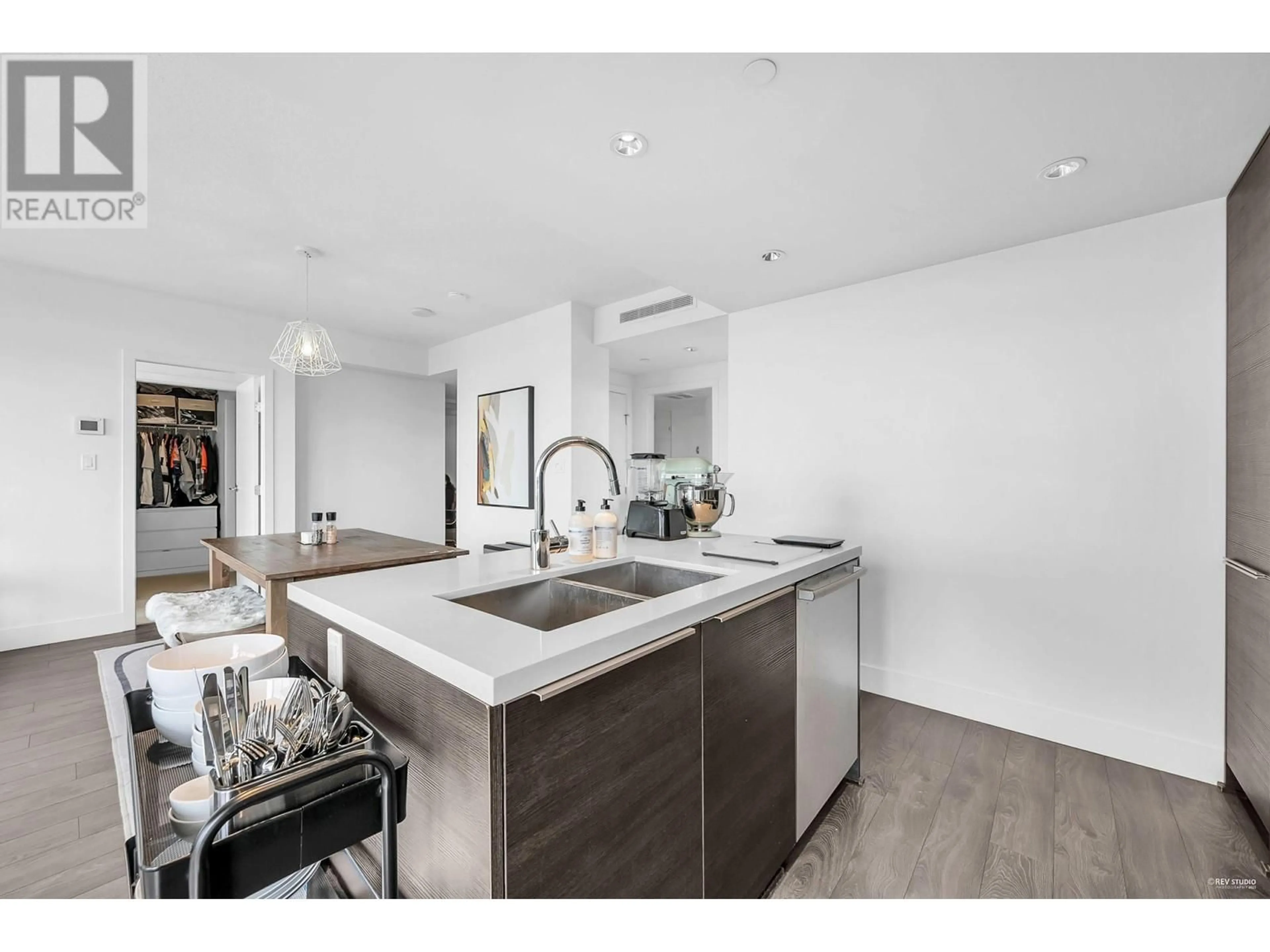 Open concept kitchen, unknown for 2104 - 1550 FERN STREET, North Vancouver British Columbia V7J0A9