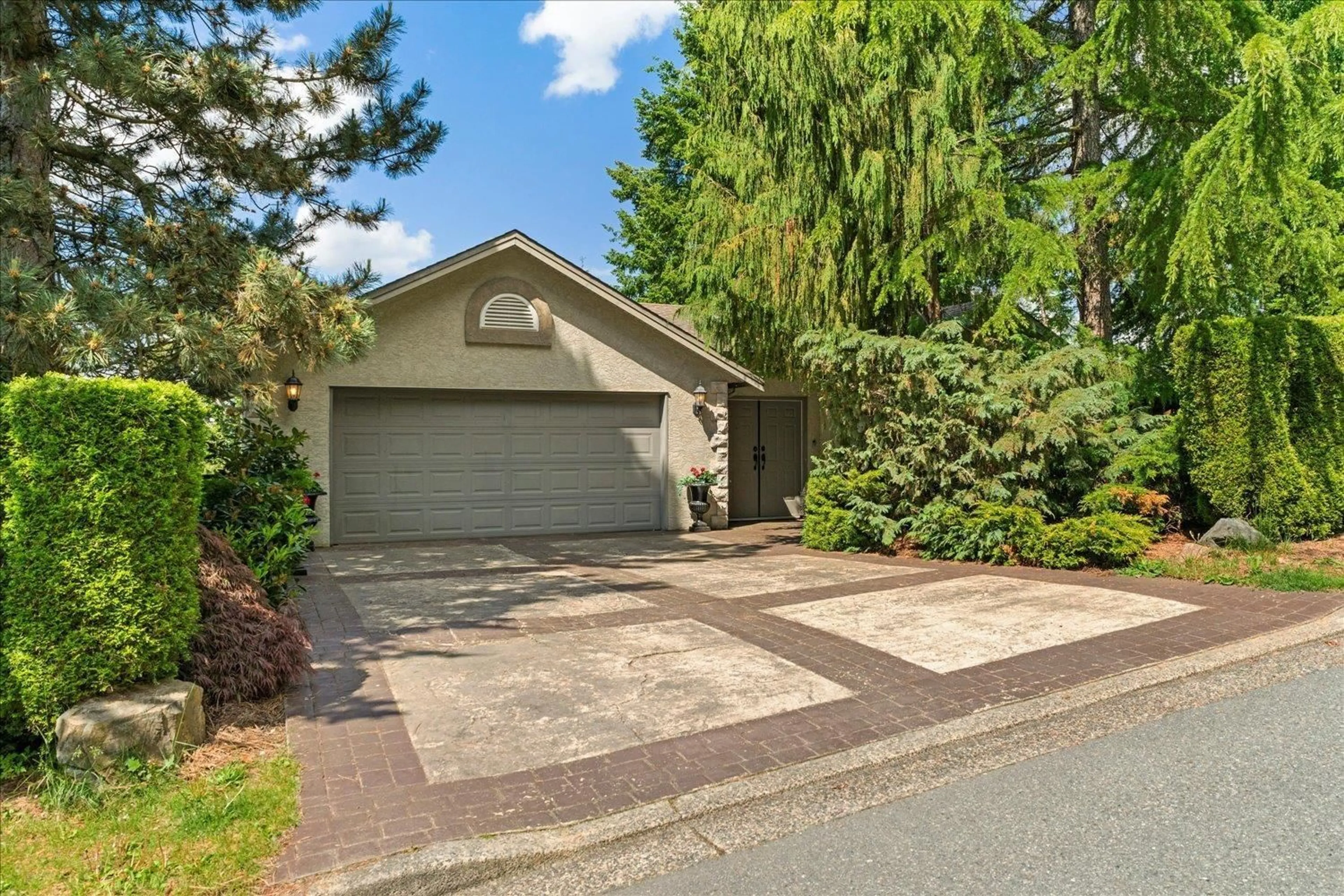 Unknown for 2561 ZURICH, Abbotsford British Columbia V3G1C4