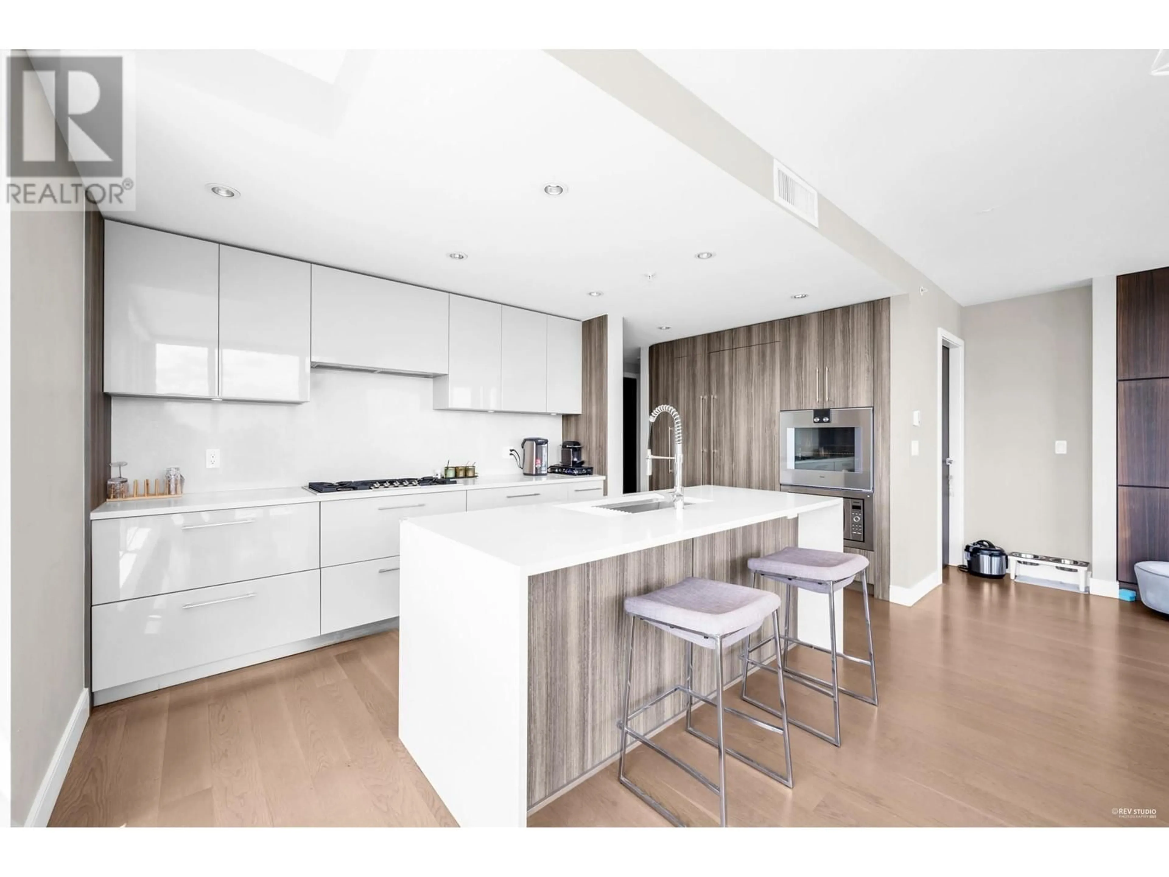 Contemporary kitchen, wood/laminate floor for 808 - 210 SALTER STREET, New Westminster British Columbia V3M0J9