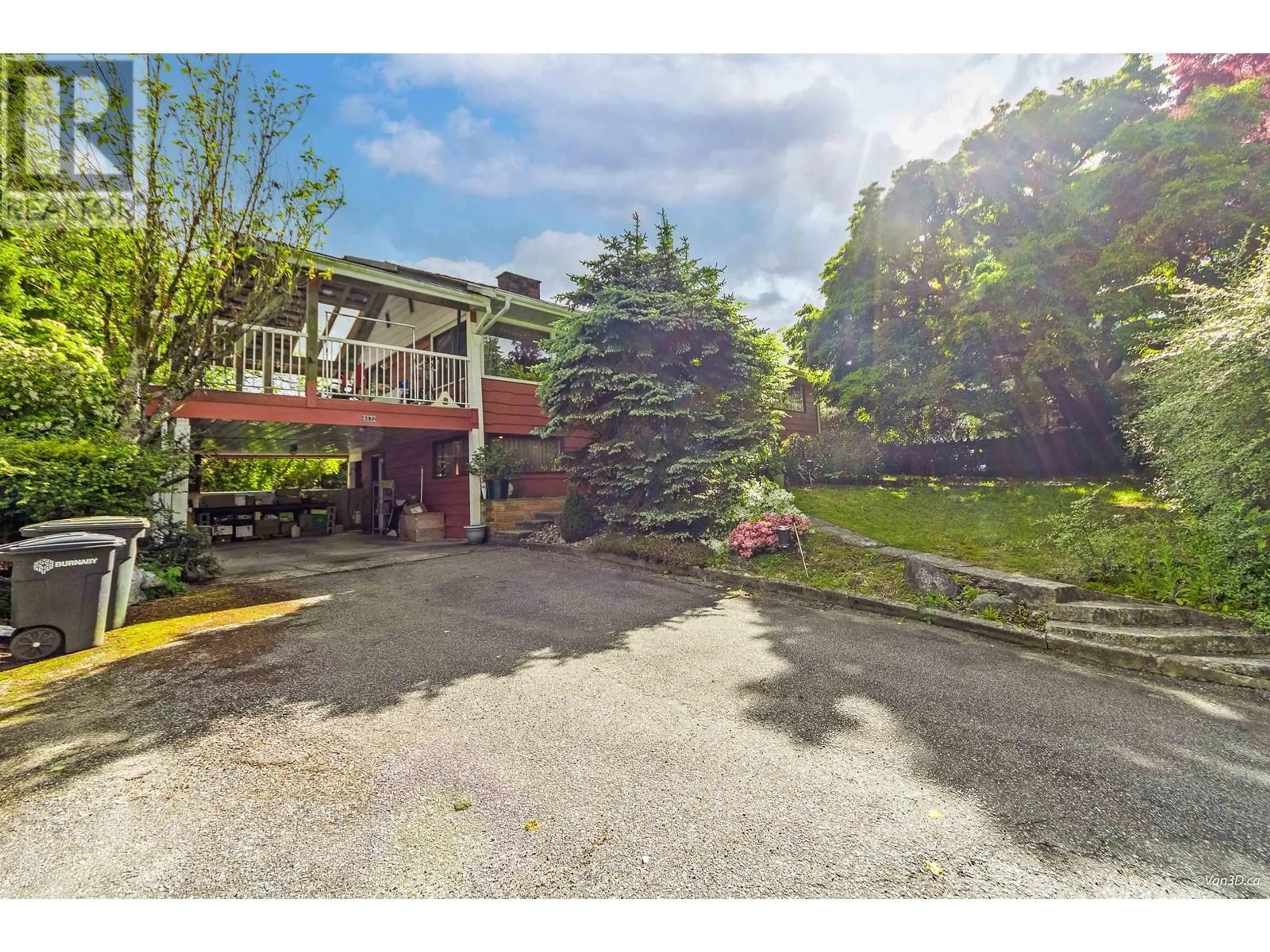 A pic from outside/outdoor area/front of a property/back of a property/a pic from drone, street for 4872 GILPIN COURT, Burnaby British Columbia V5G3A3