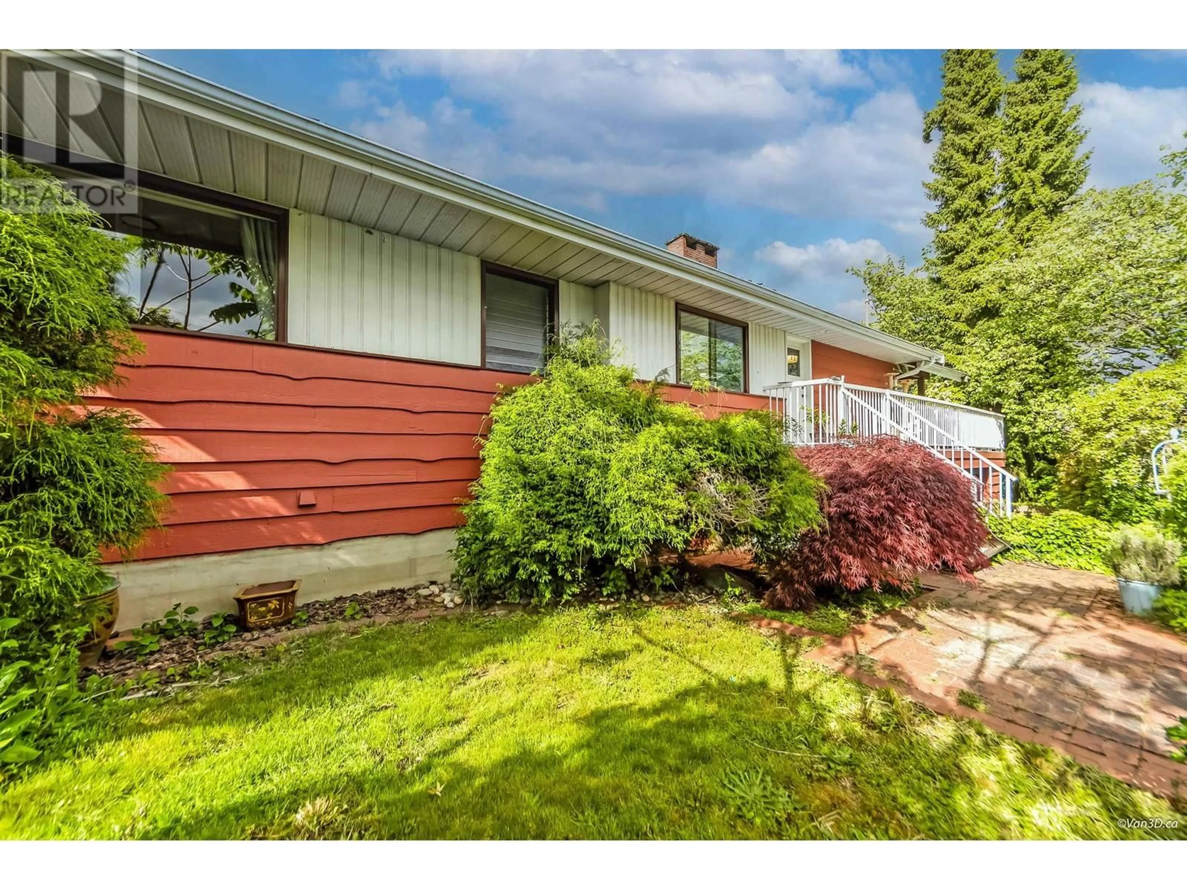 Home with vinyl exterior material, street for 4872 GILPIN COURT, Burnaby British Columbia V5G3A3