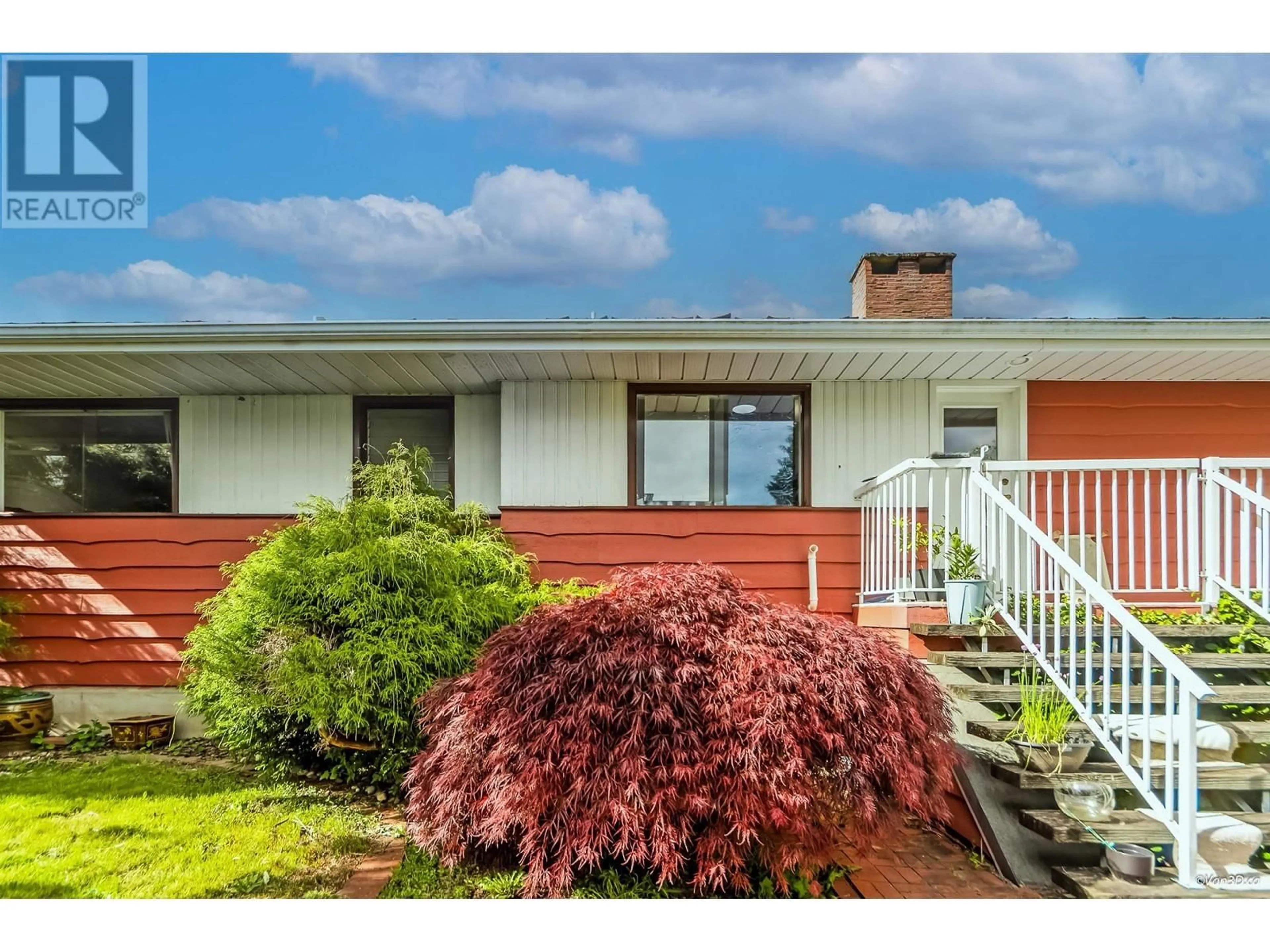 Home with vinyl exterior material, unknown for 4872 GILPIN COURT, Burnaby British Columbia V5G3A3