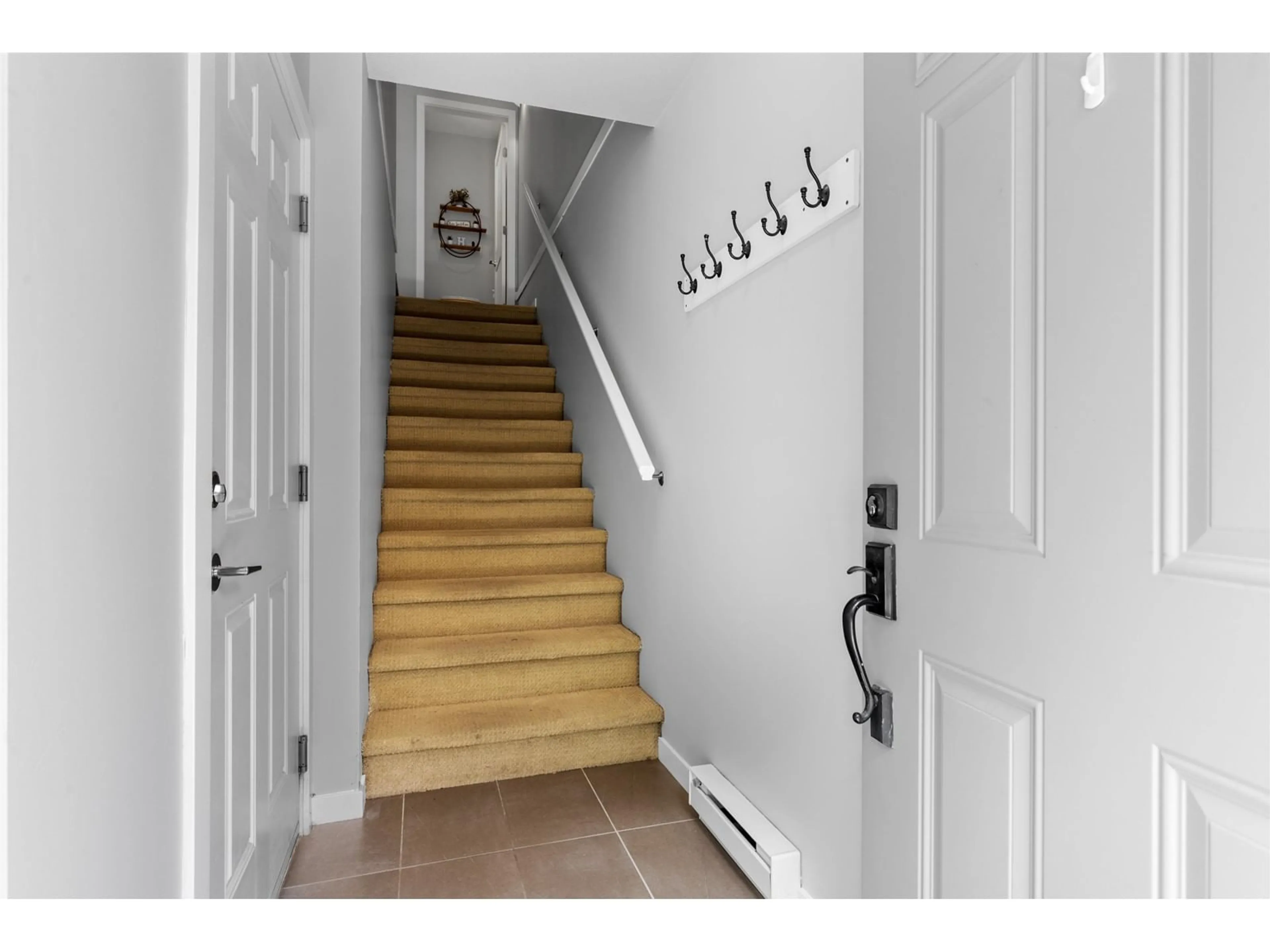 Indoor entryway for 79 - 34248 KING, Abbotsford British Columbia V2S0B1