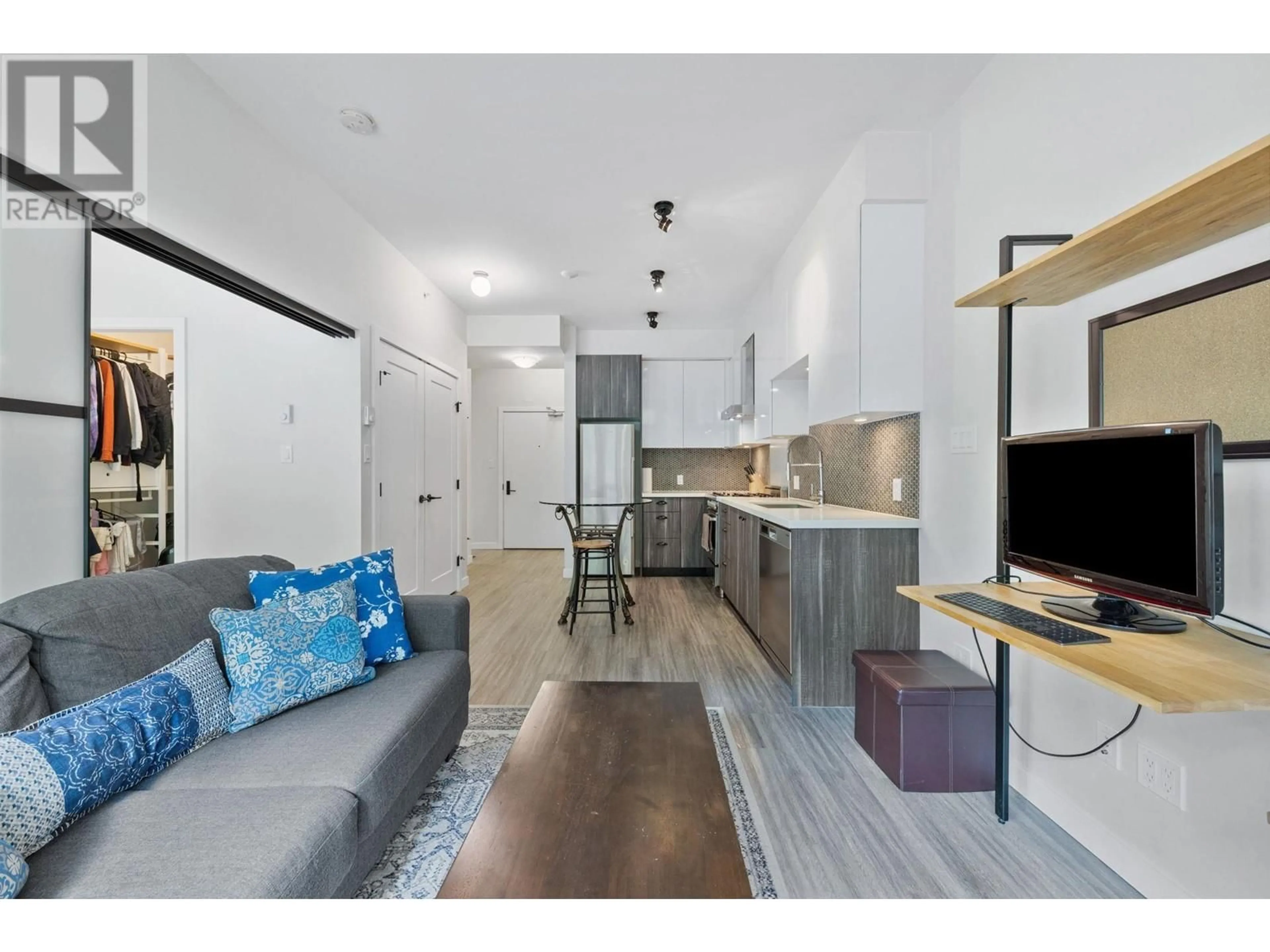 Open concept kitchen, unknown for 114 - 311 6TH STREET, Vancouver British Columbia V5T1J9