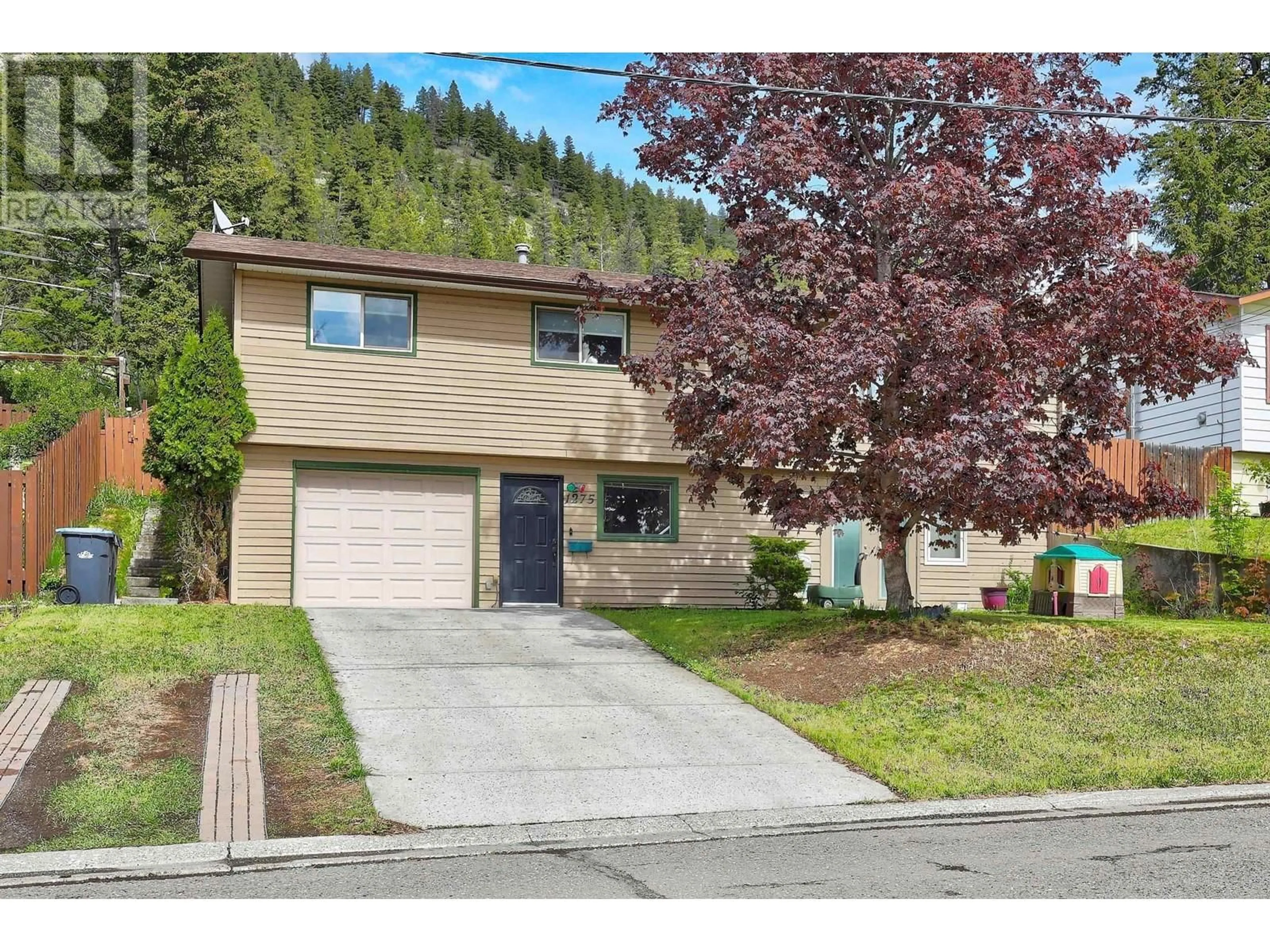 Home with vinyl exterior material, street for 1275 RESKER PLACE, Williams Lake British Columbia V2G4H9