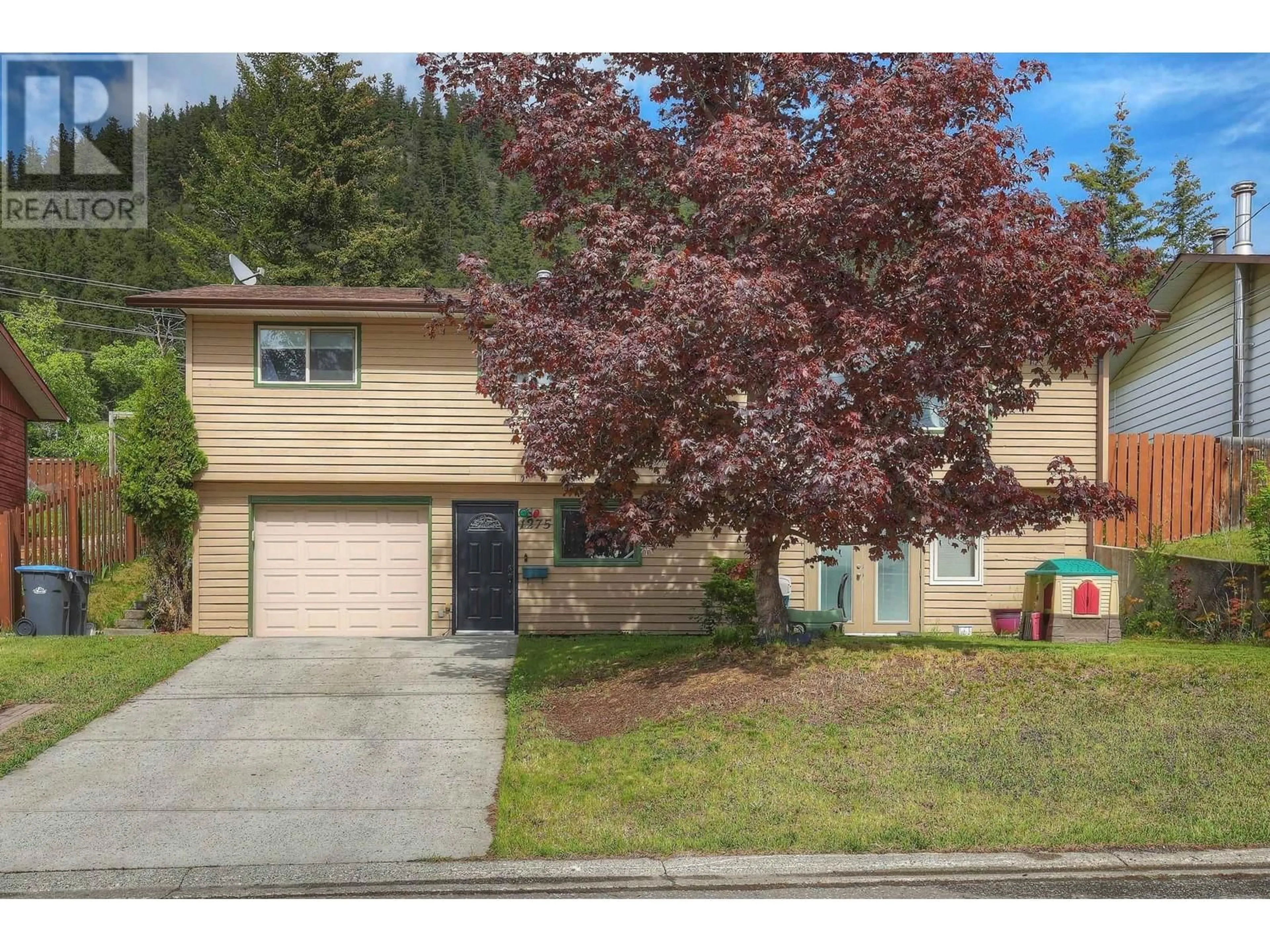 Home with vinyl exterior material, street for 1275 RESKER PLACE, Williams Lake British Columbia V2G4H9