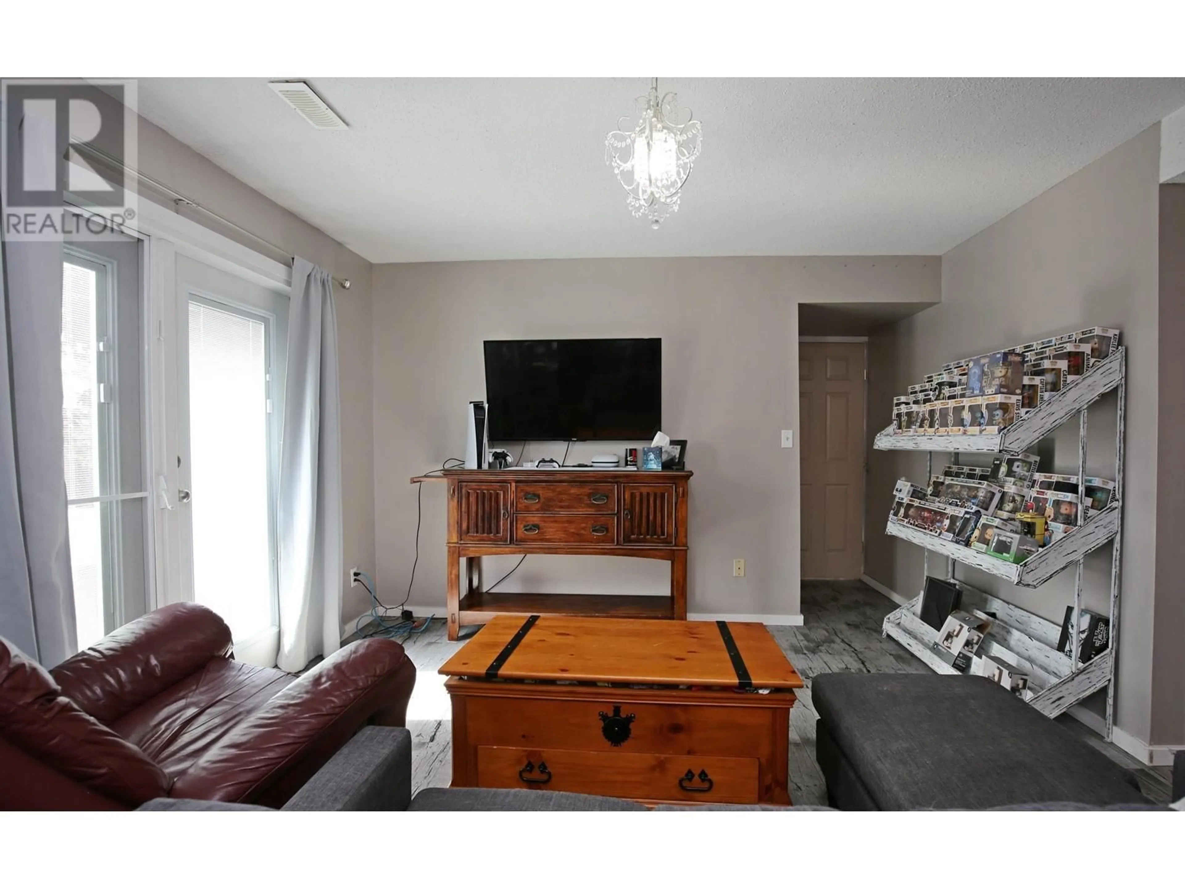 Living room with furniture, wood/laminate floor for 1275 RESKER PLACE, Williams Lake British Columbia V2G4H9