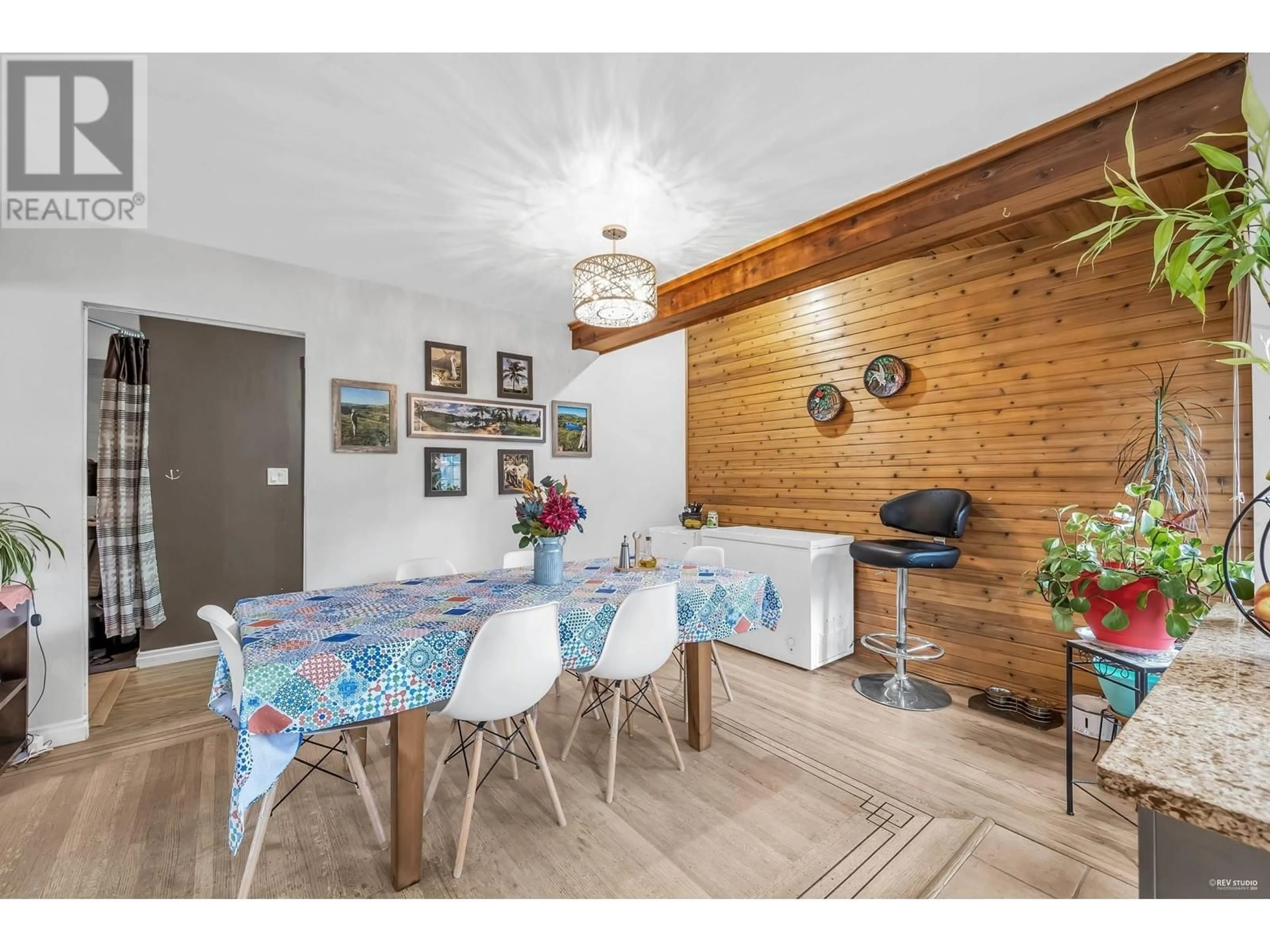 Dining room, wood/laminate floor for 3624 FLINT STREET, Port Coquitlam British Columbia V3B4J8