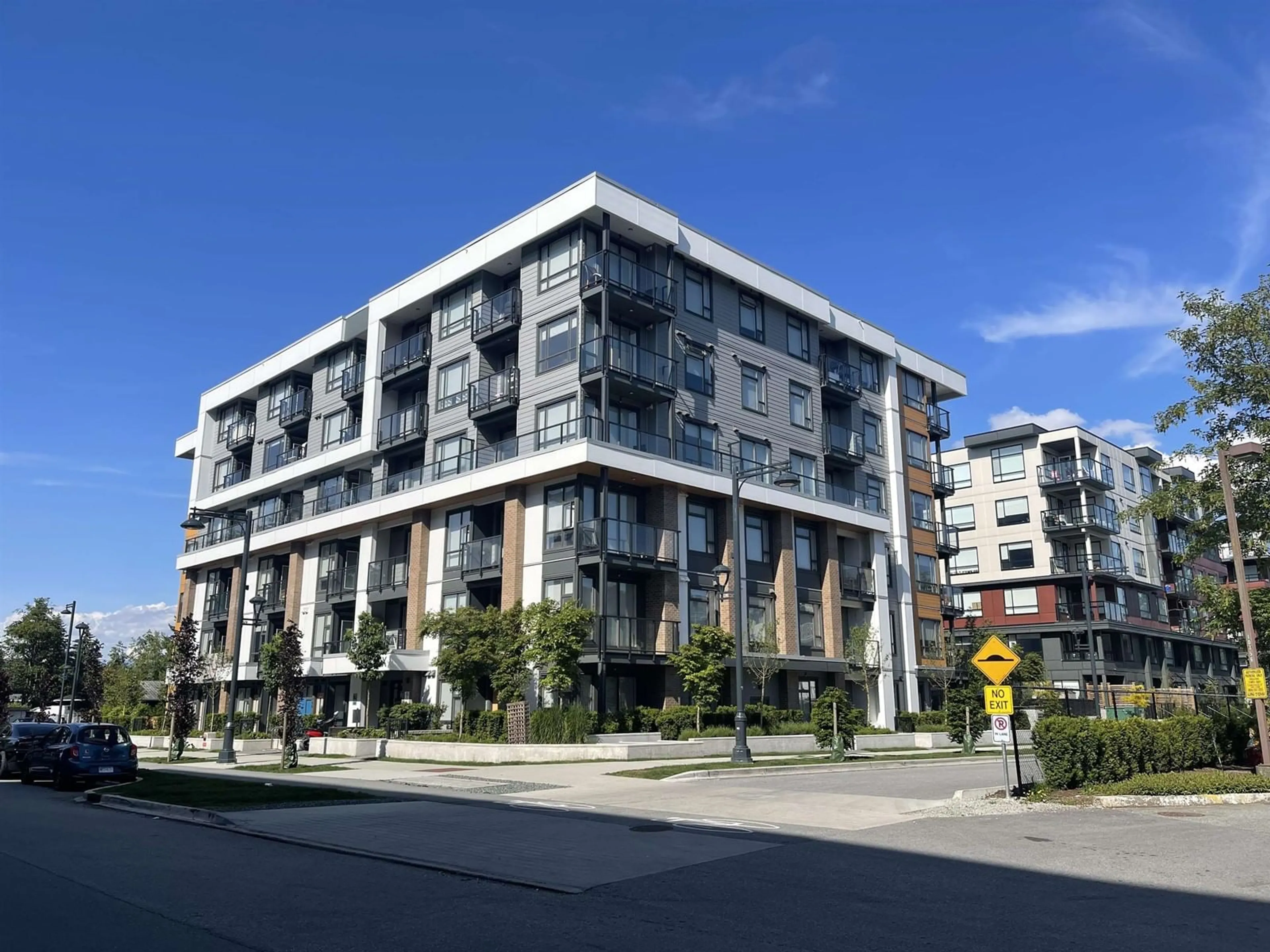 Blurry image for 210 - 10778 138, Surrey British Columbia V3T0S5