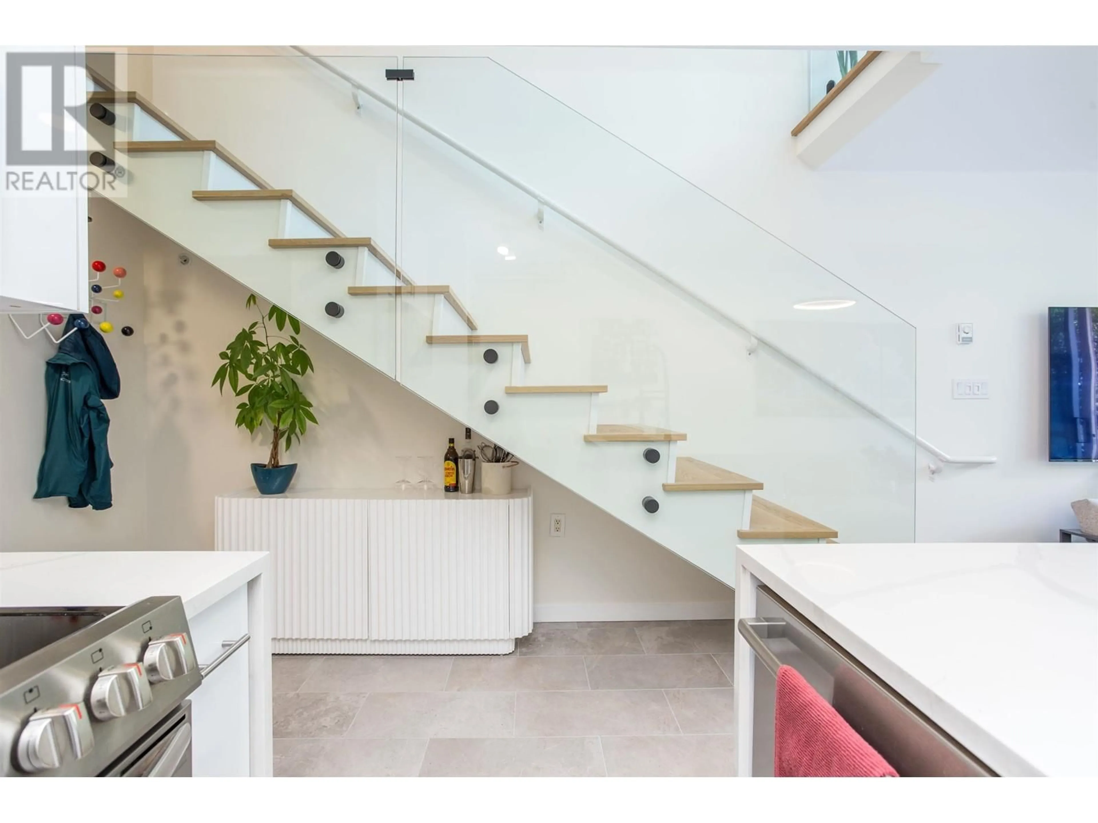 Stairs for 419 - 610 GRANVILLE STREET, Vancouver British Columbia V6C3T3