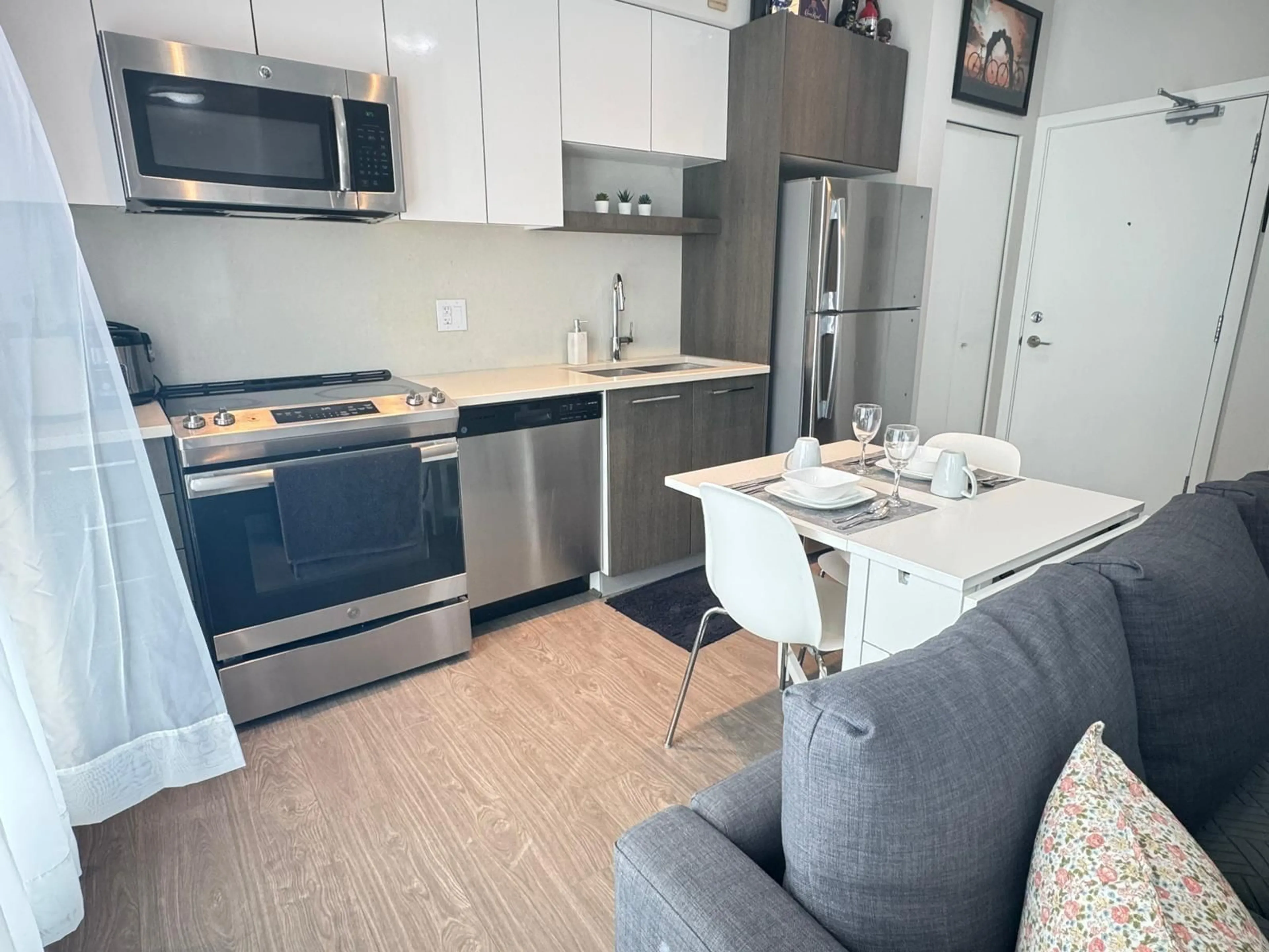 Open concept kitchen, unknown for 106 - 13768 108, Surrey British Columbia V3T0L9