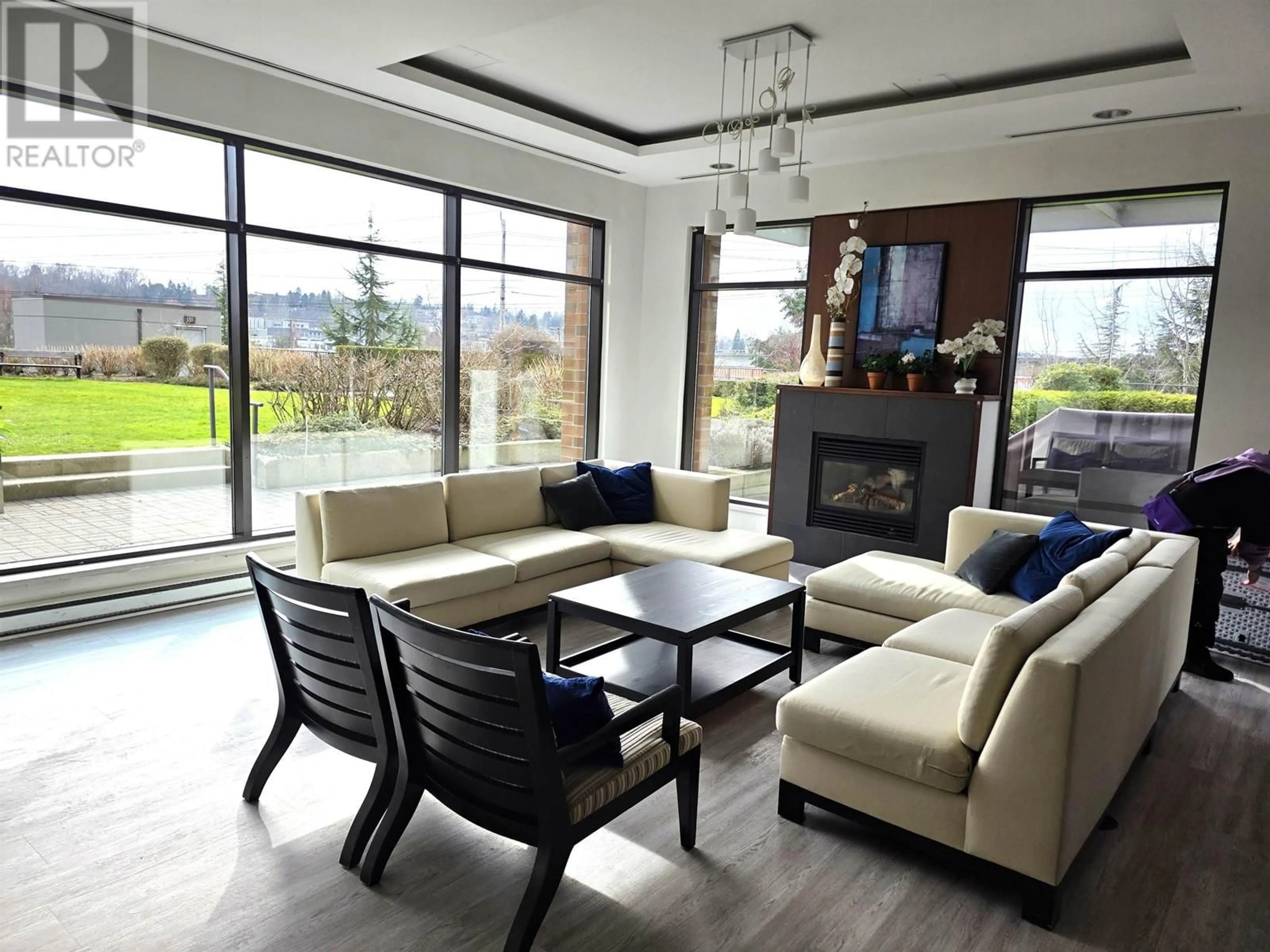 Living room with furniture, unknown for 1605 - 4118 DAWSON STREET, Burnaby British Columbia V5C0A3