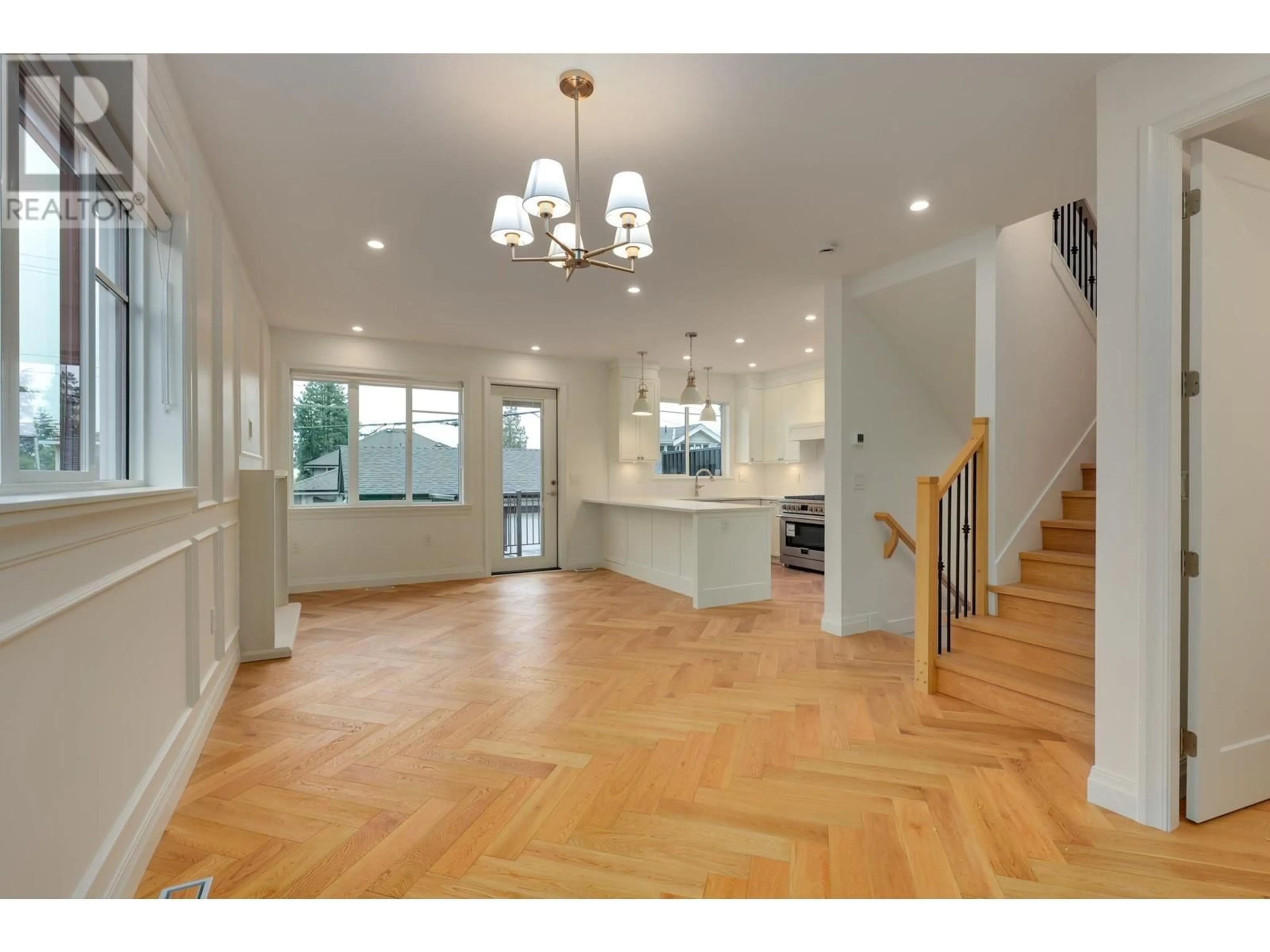 Indoor foyer for 261 23RD STREET, North Vancouver British Columbia V7L3E4