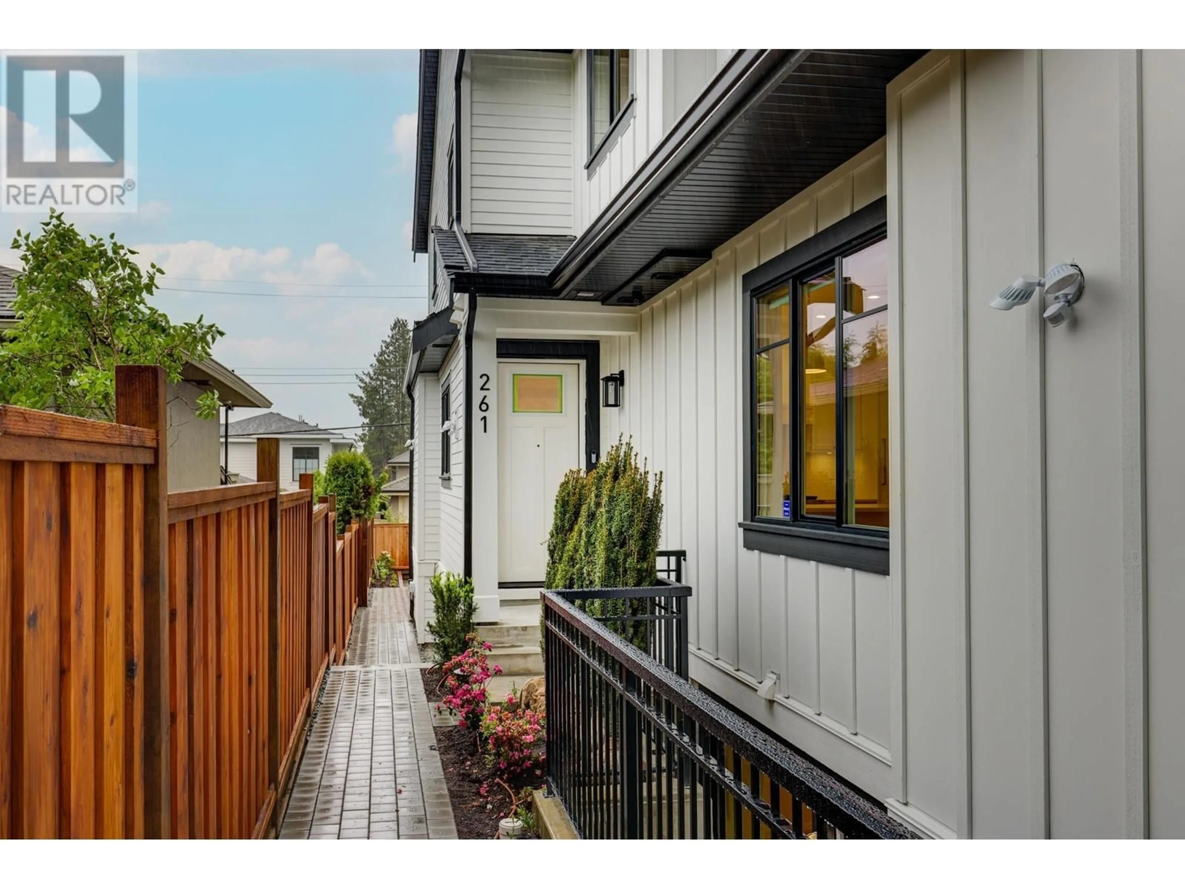 Unknown for 261 23RD STREET, North Vancouver British Columbia V7L3E4