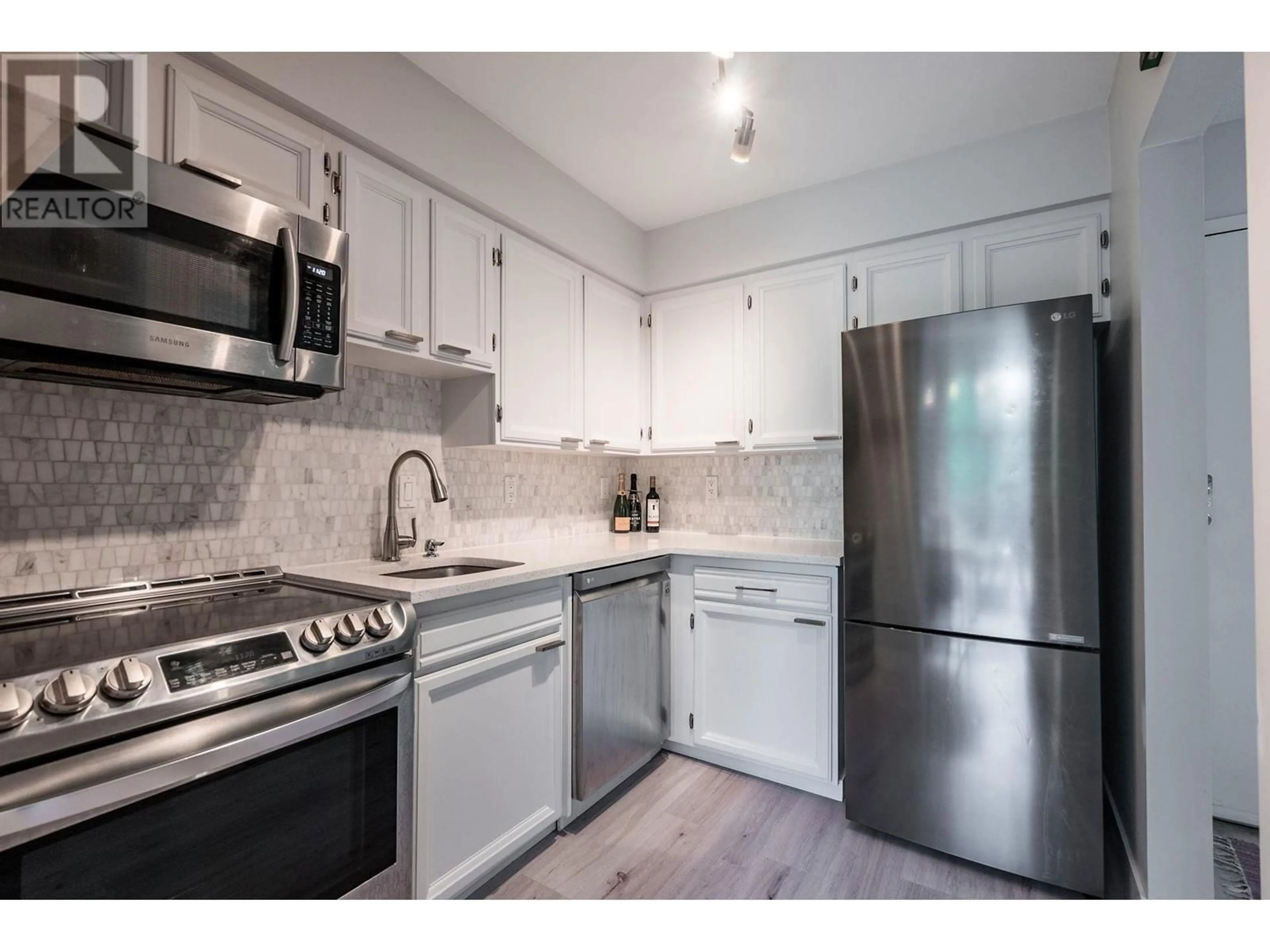 Standard kitchen, unknown for 307 - 2255 8TH AVENUE, Vancouver British Columbia V6K2A6
