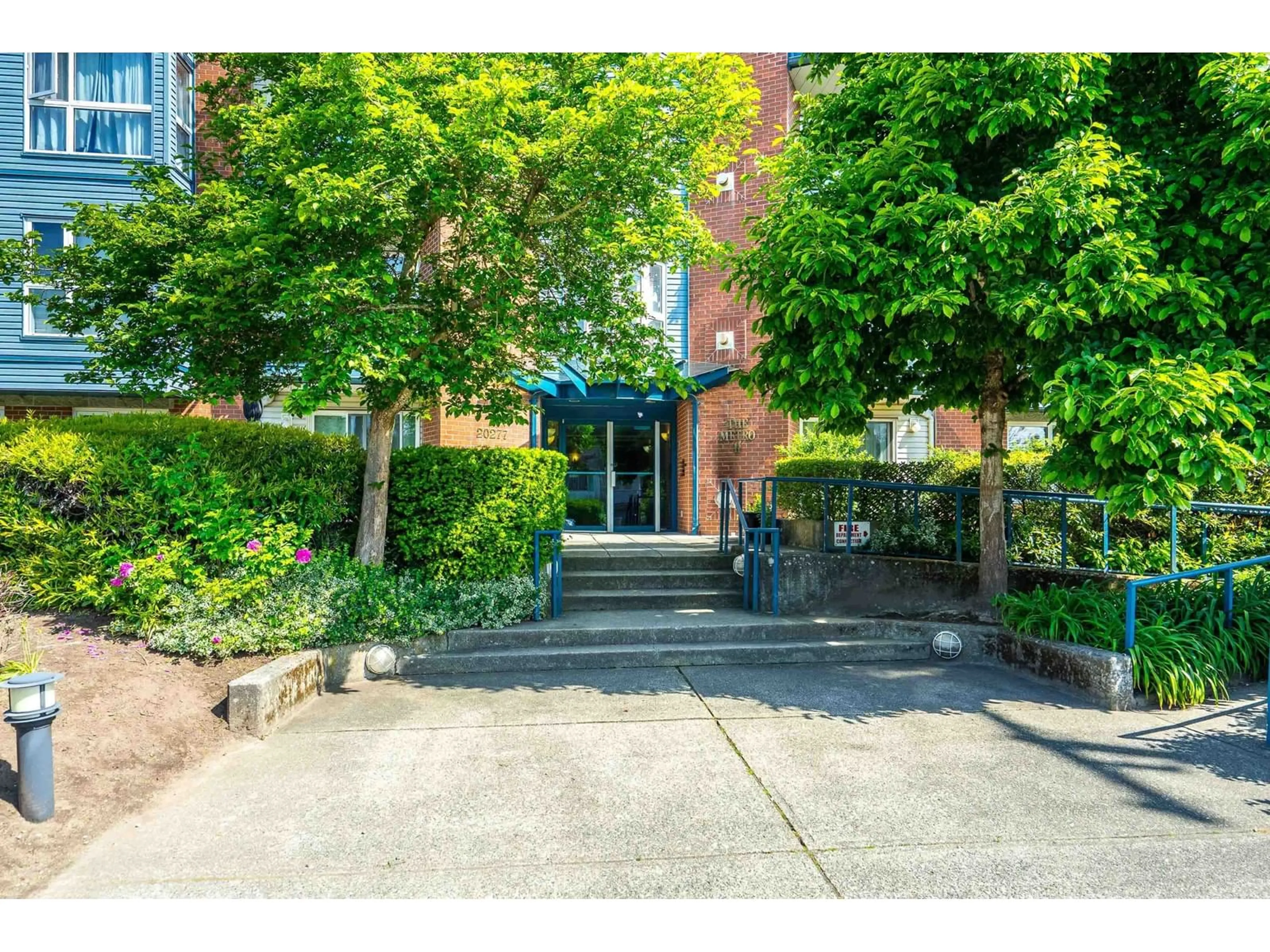 Indoor foyer for 405 - 20277 53RD, Langley British Columbia V3A3V2