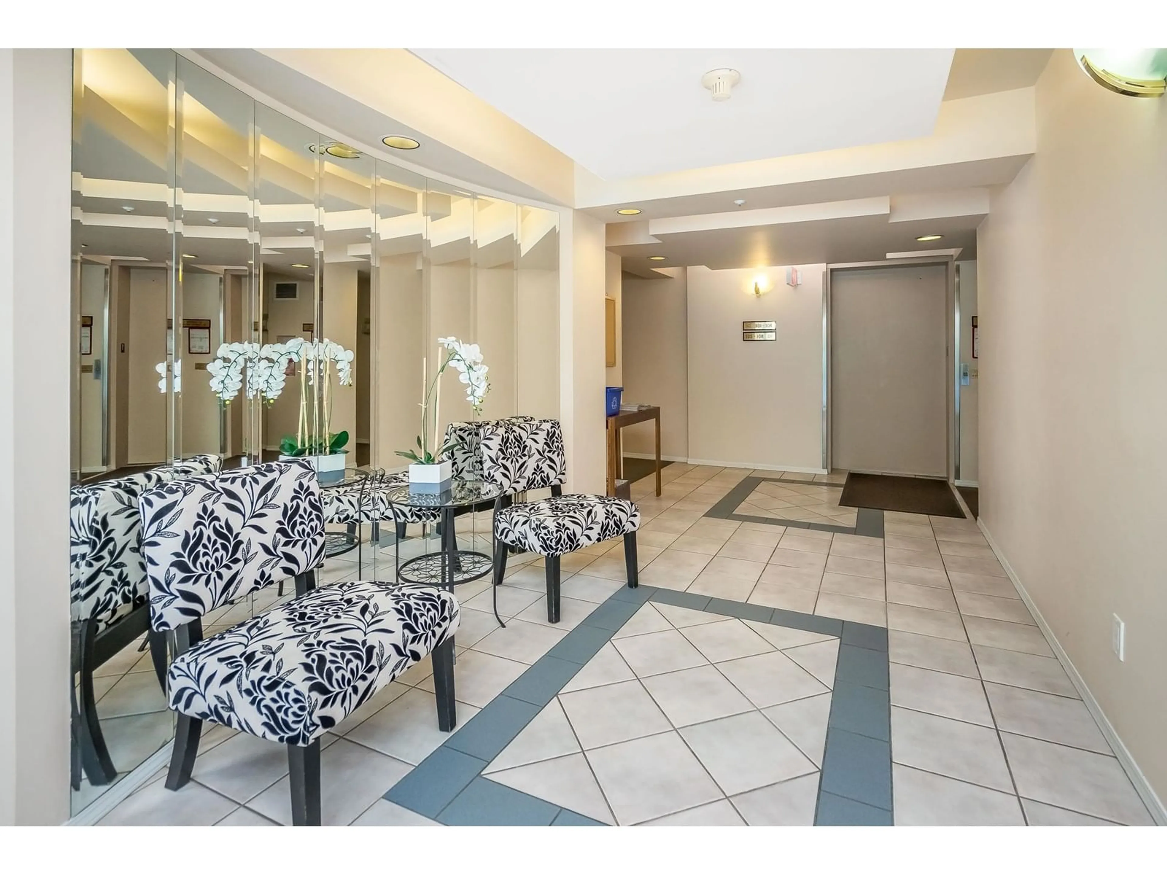 Indoor foyer for 405 - 20277 53RD, Langley British Columbia V3A3V2